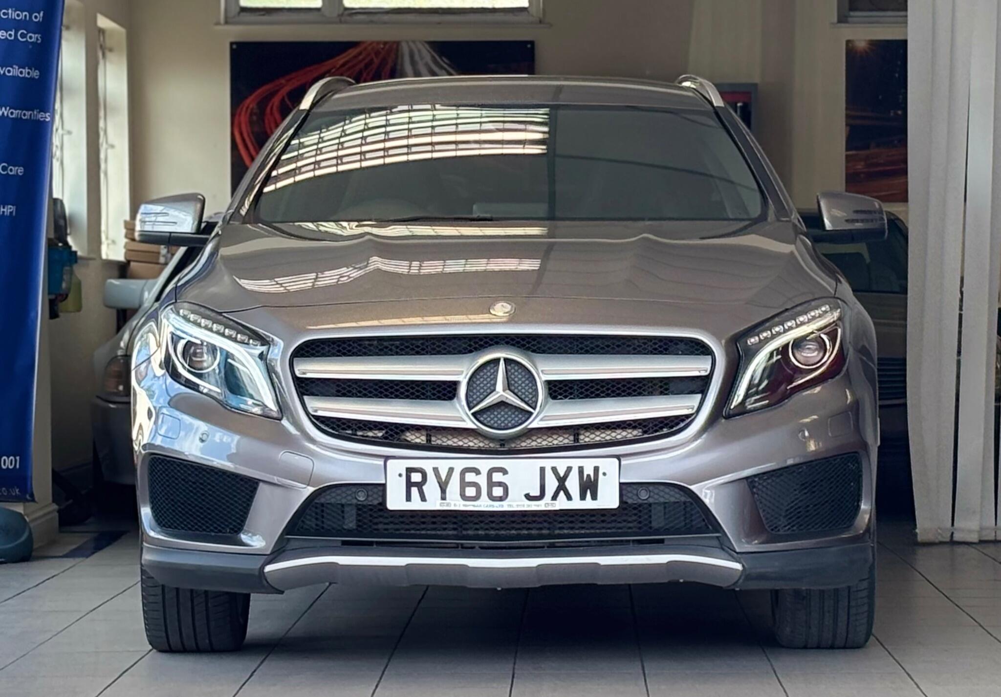 Mercedes-Benz Gla view 2