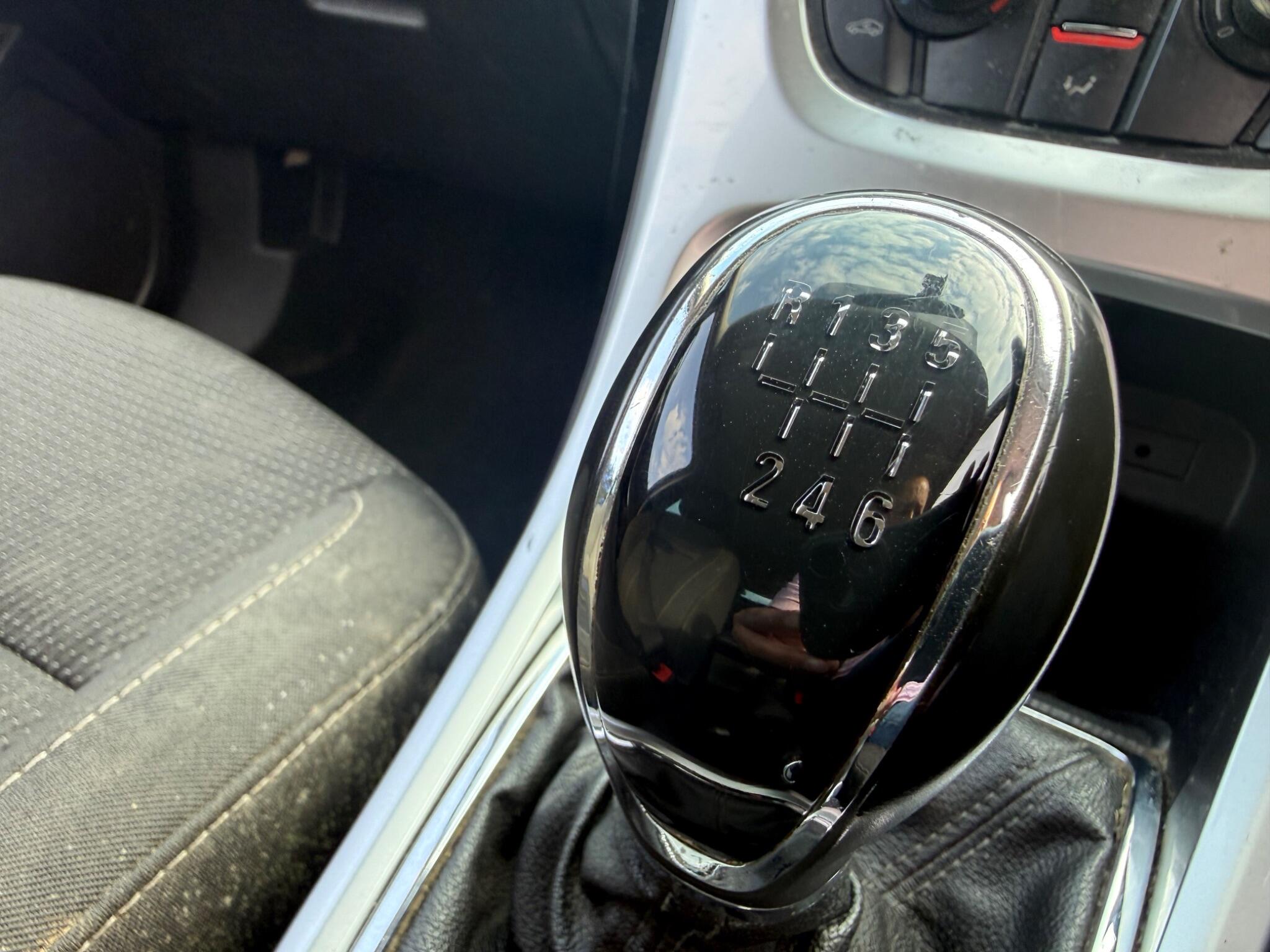 Vauxhall Astra 1.7 CDTi ecoFLEX SRi Sports Tourer Euro 5 5dr — photo 30 of 86