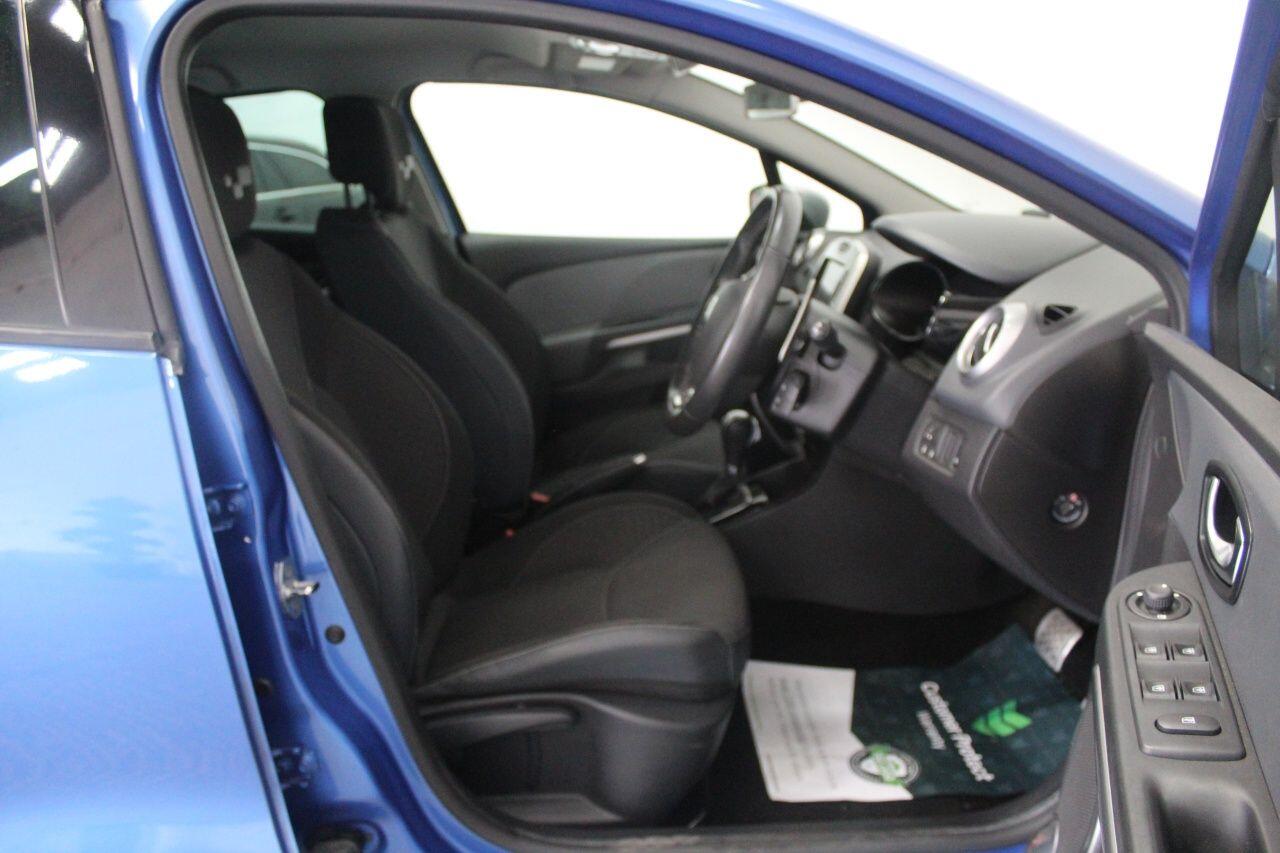 Renault Clio view 30