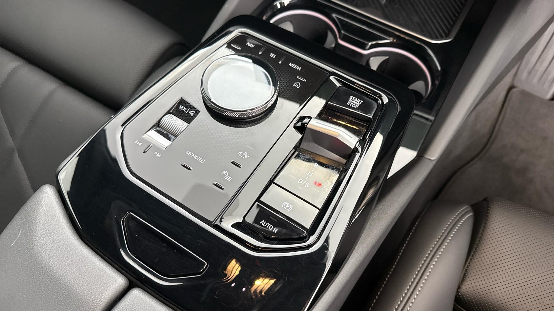 BMW 5 Series view 10