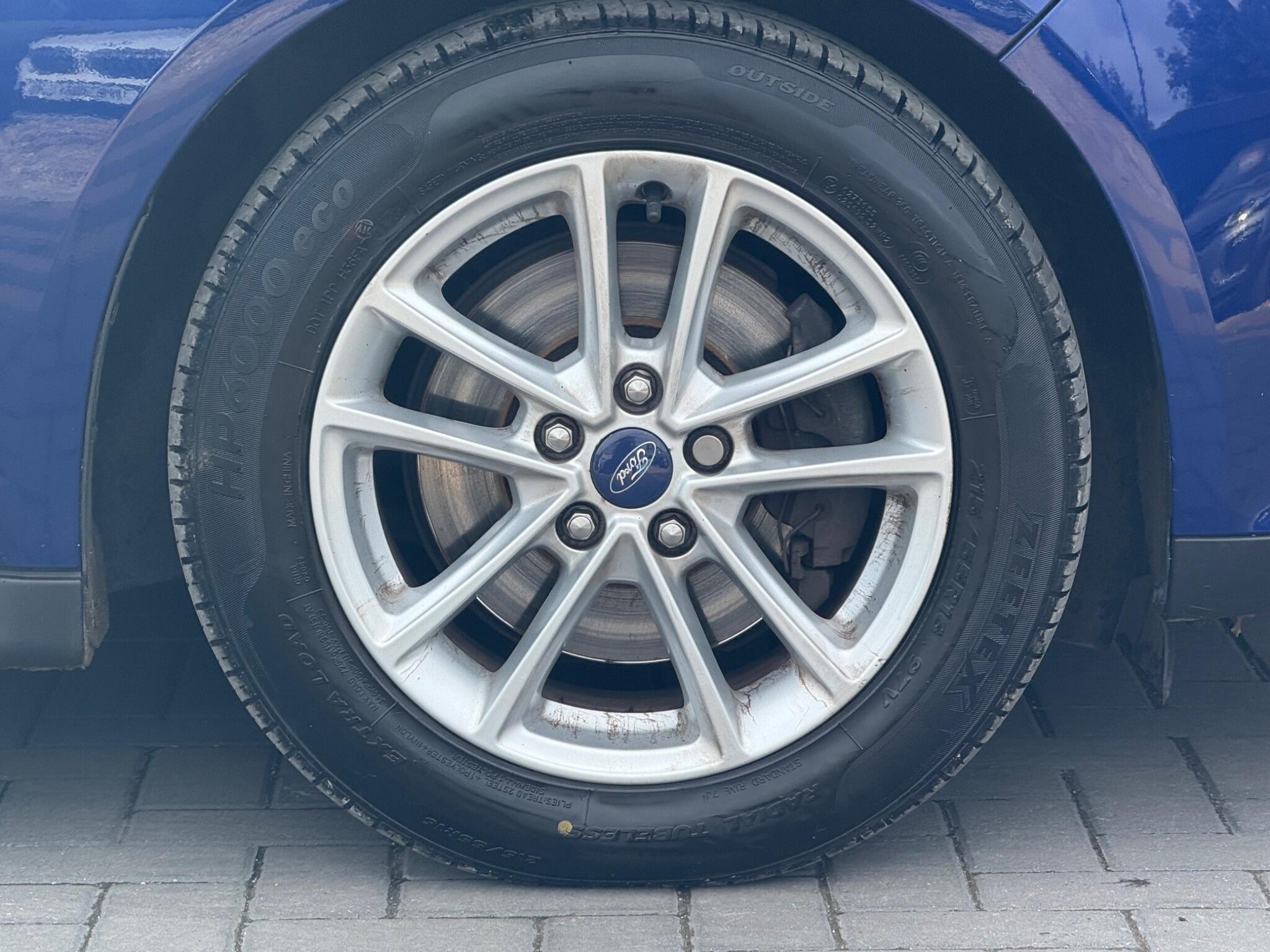 Ford Grand C-Max view 11