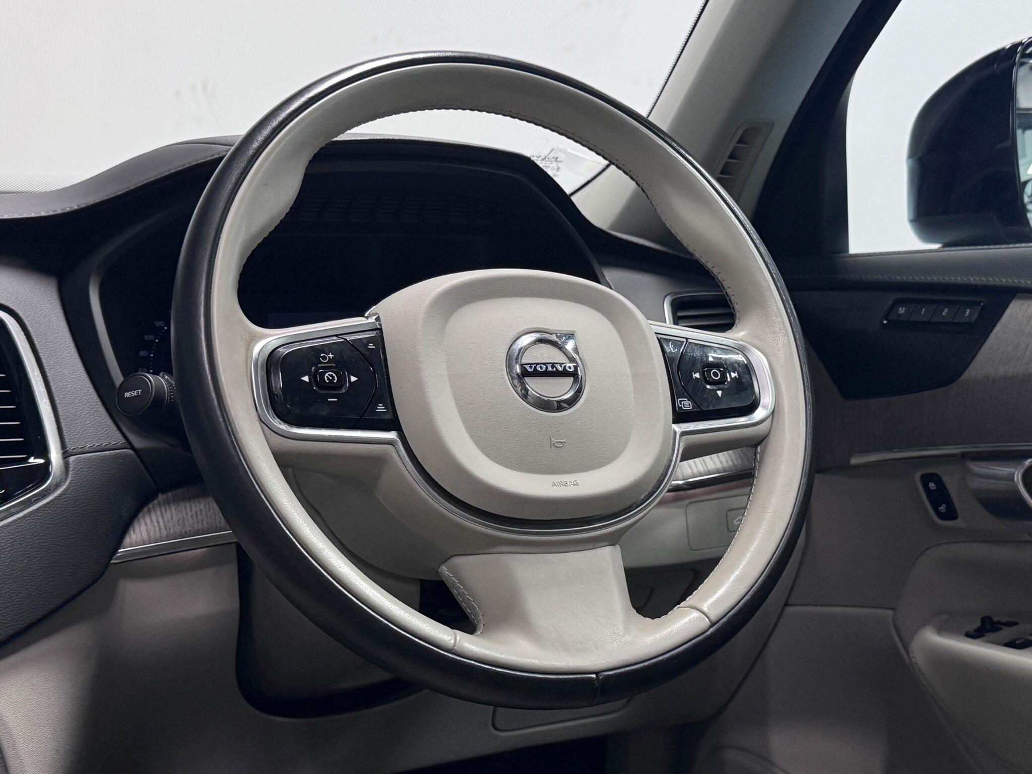 Volvo XC90 view 35