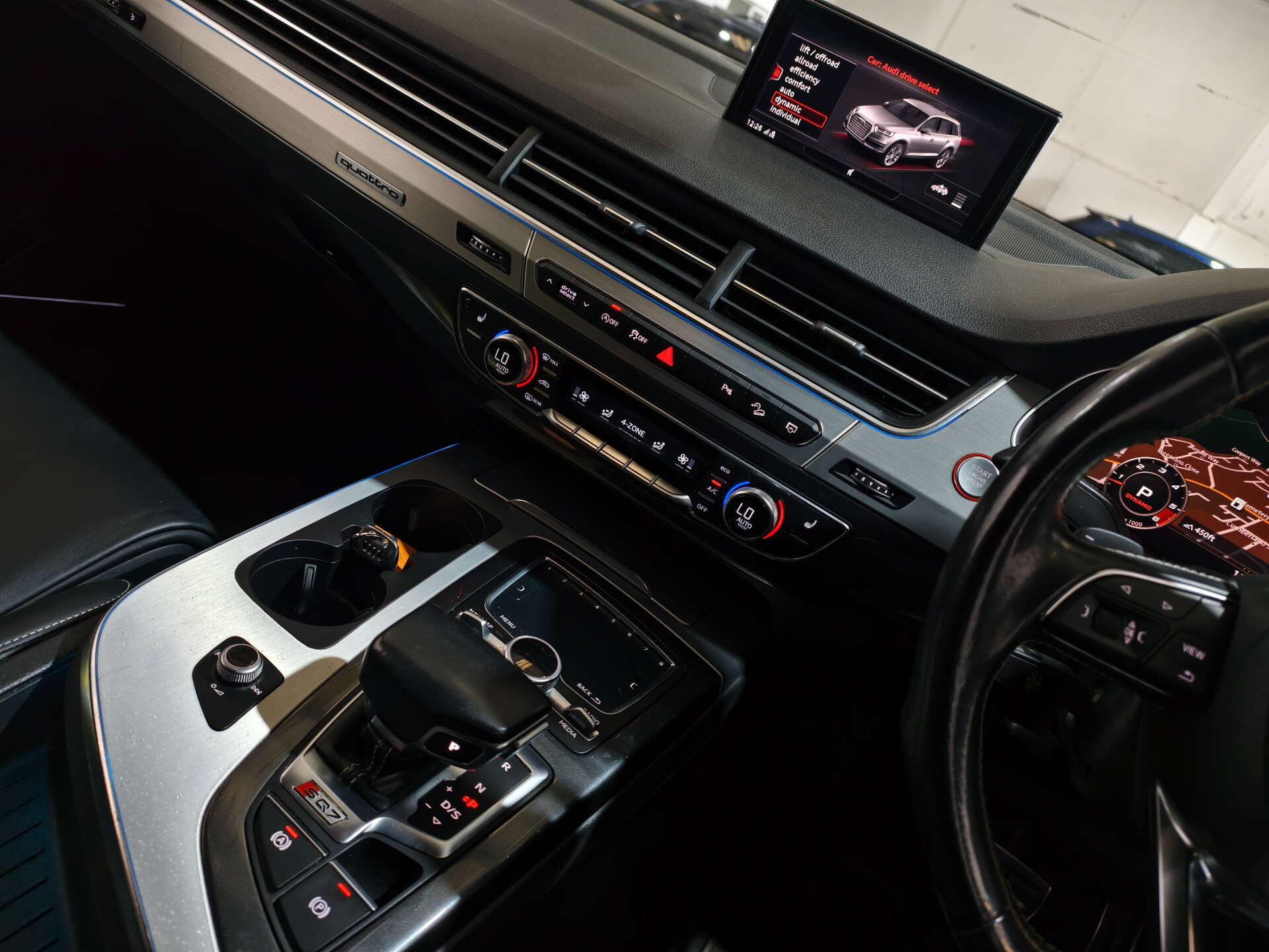 Audi SQ7 view 63