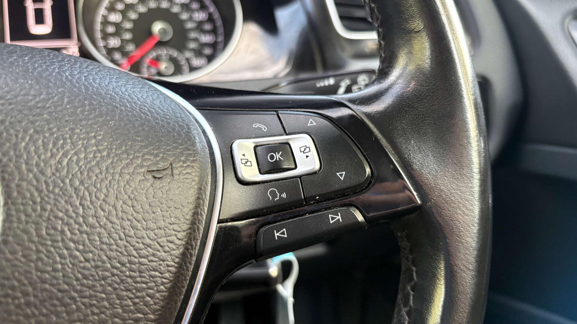 Volkswagen Golf view 22