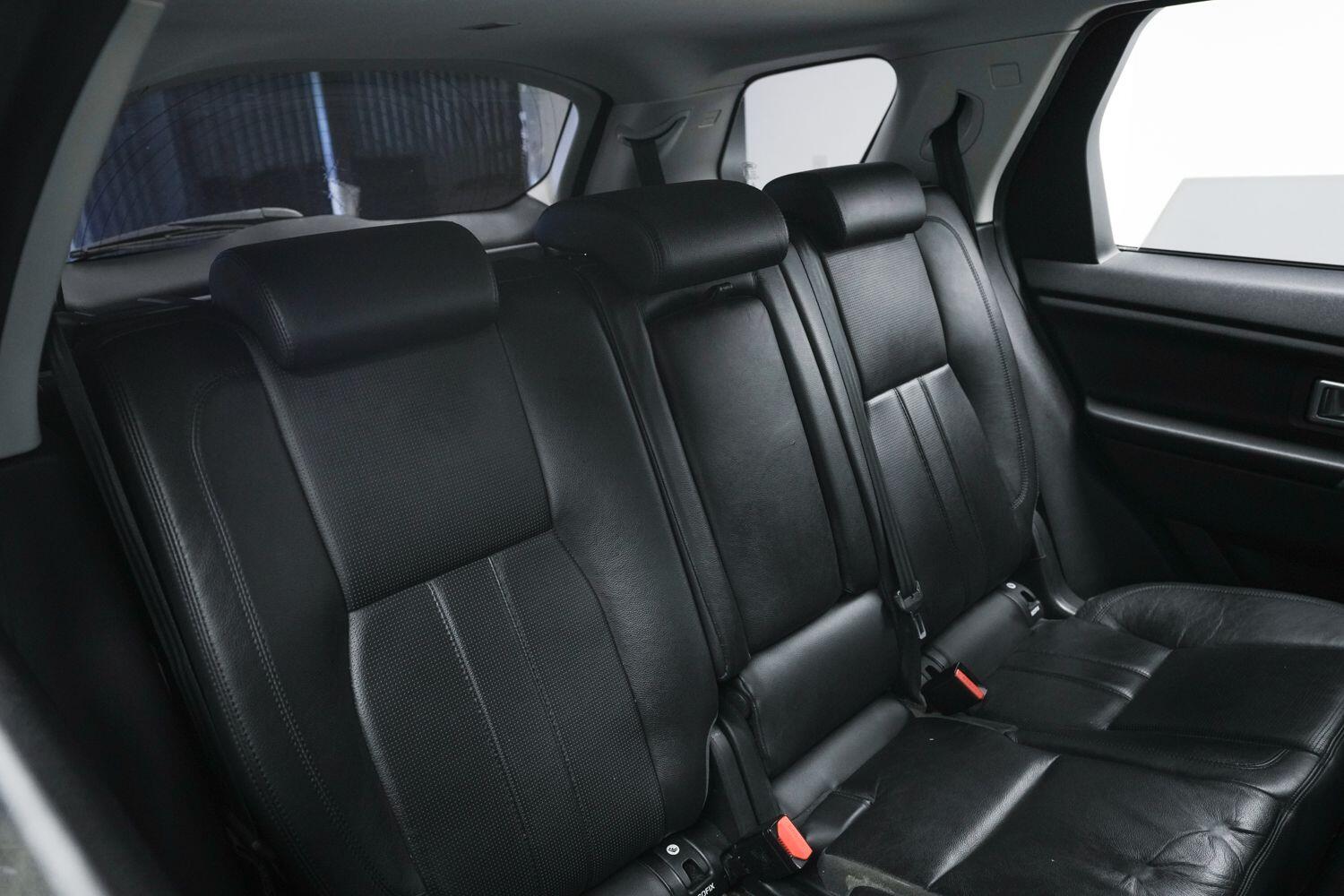 Land Rover Discovery Sport view 14