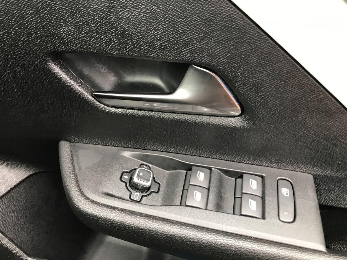 Vauxhall Astra view 21