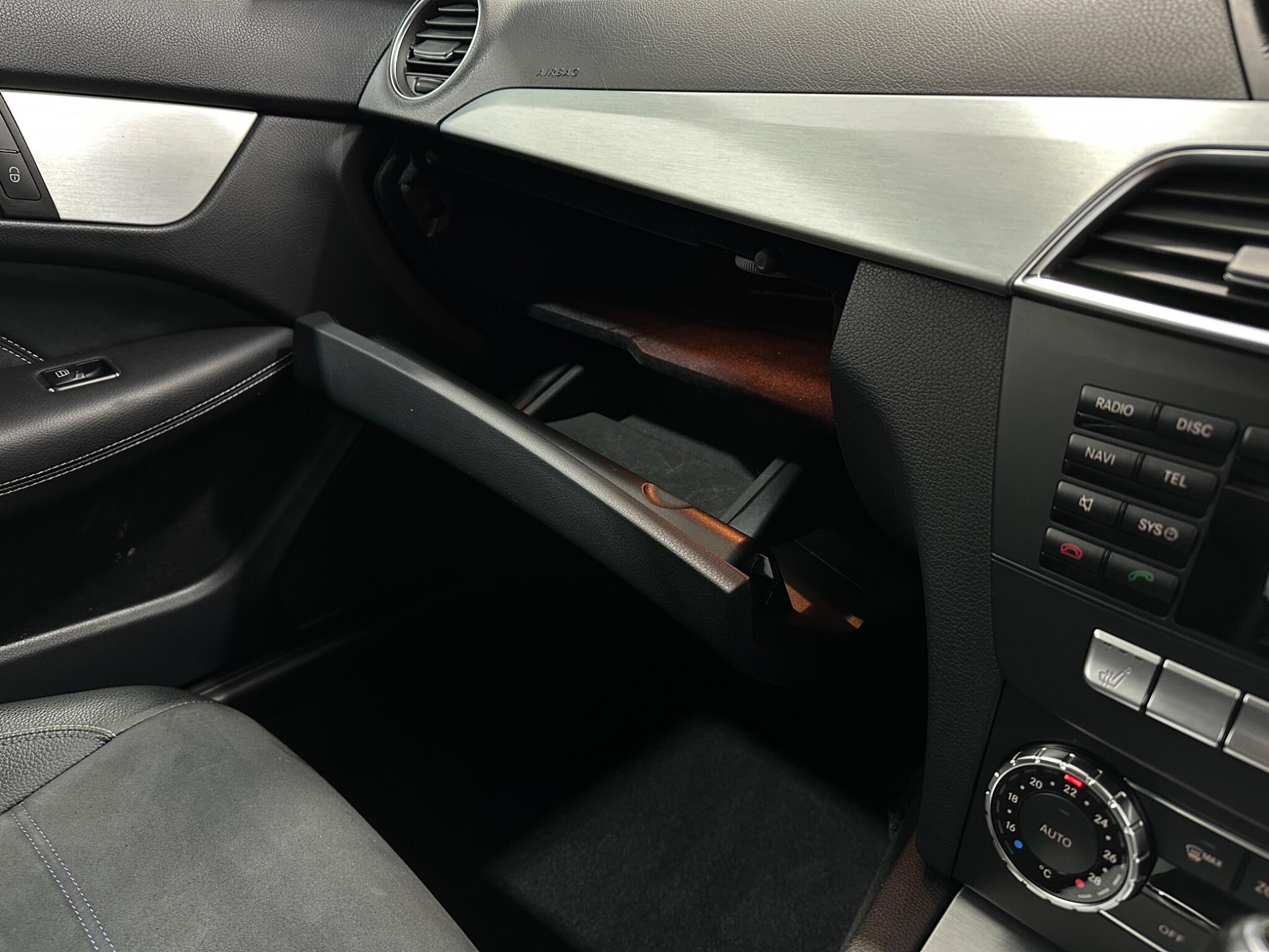 Mercedes-Benz C-Class view 26
