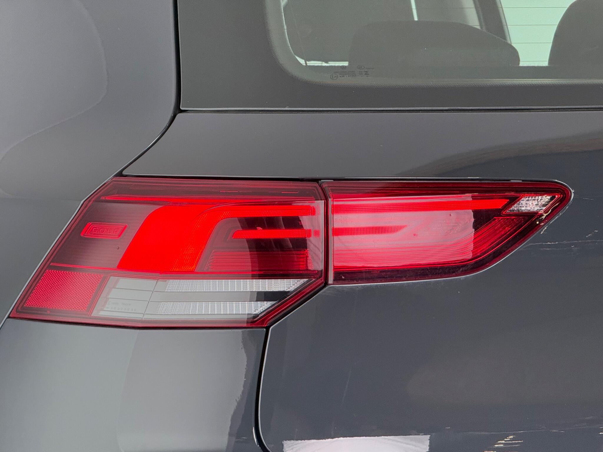 Volkswagen Golf view 6