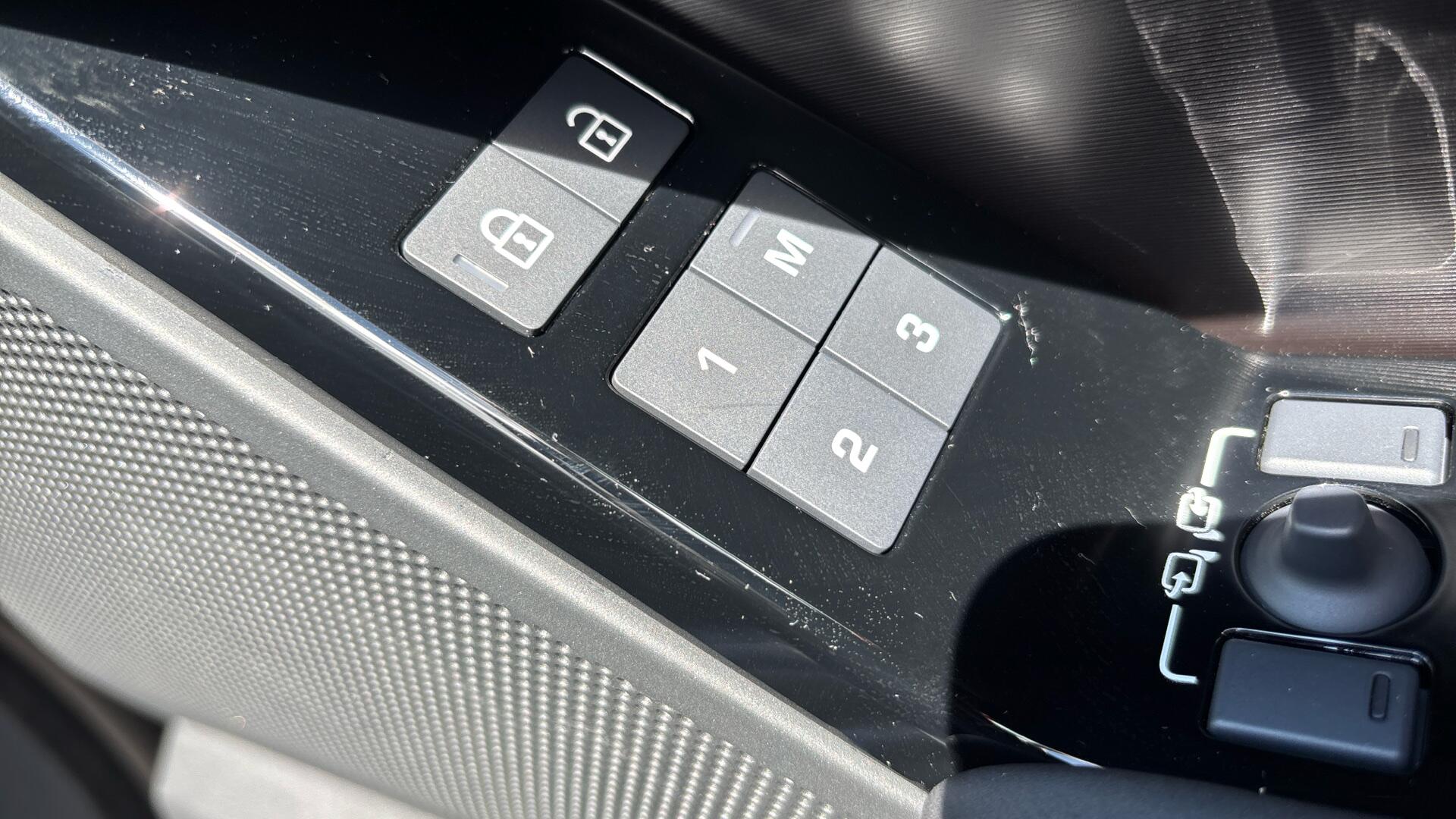 Land Rover Range Rover Velar view 32