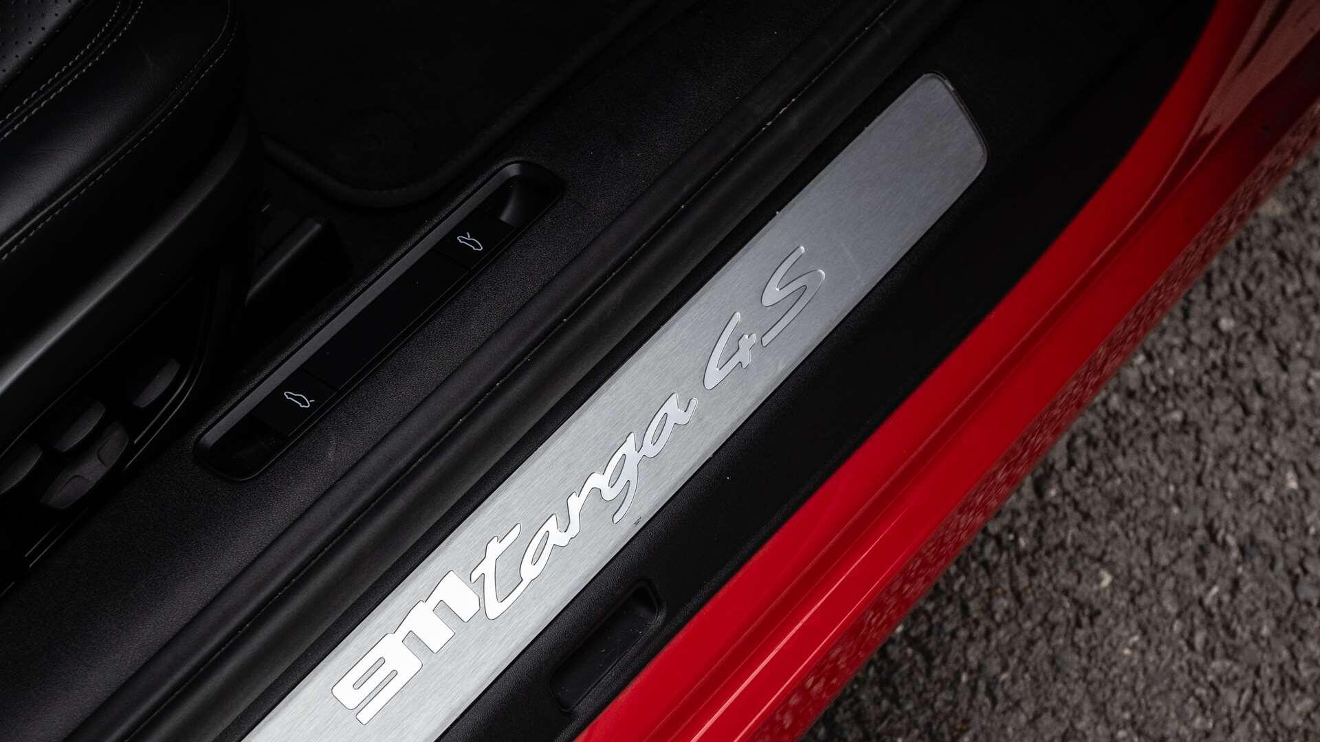 Porsche 911 view 37