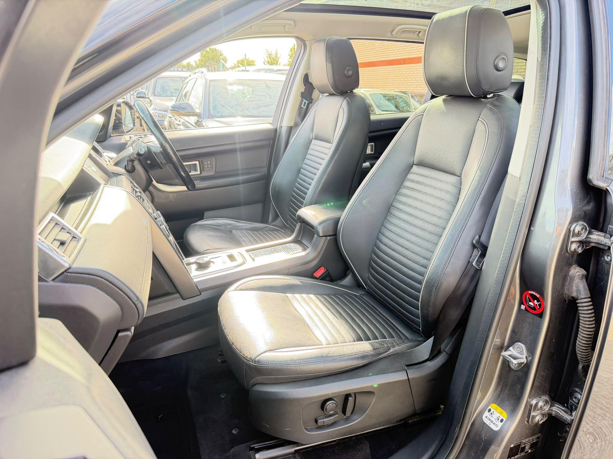 Land Rover Discovery Sport view 31