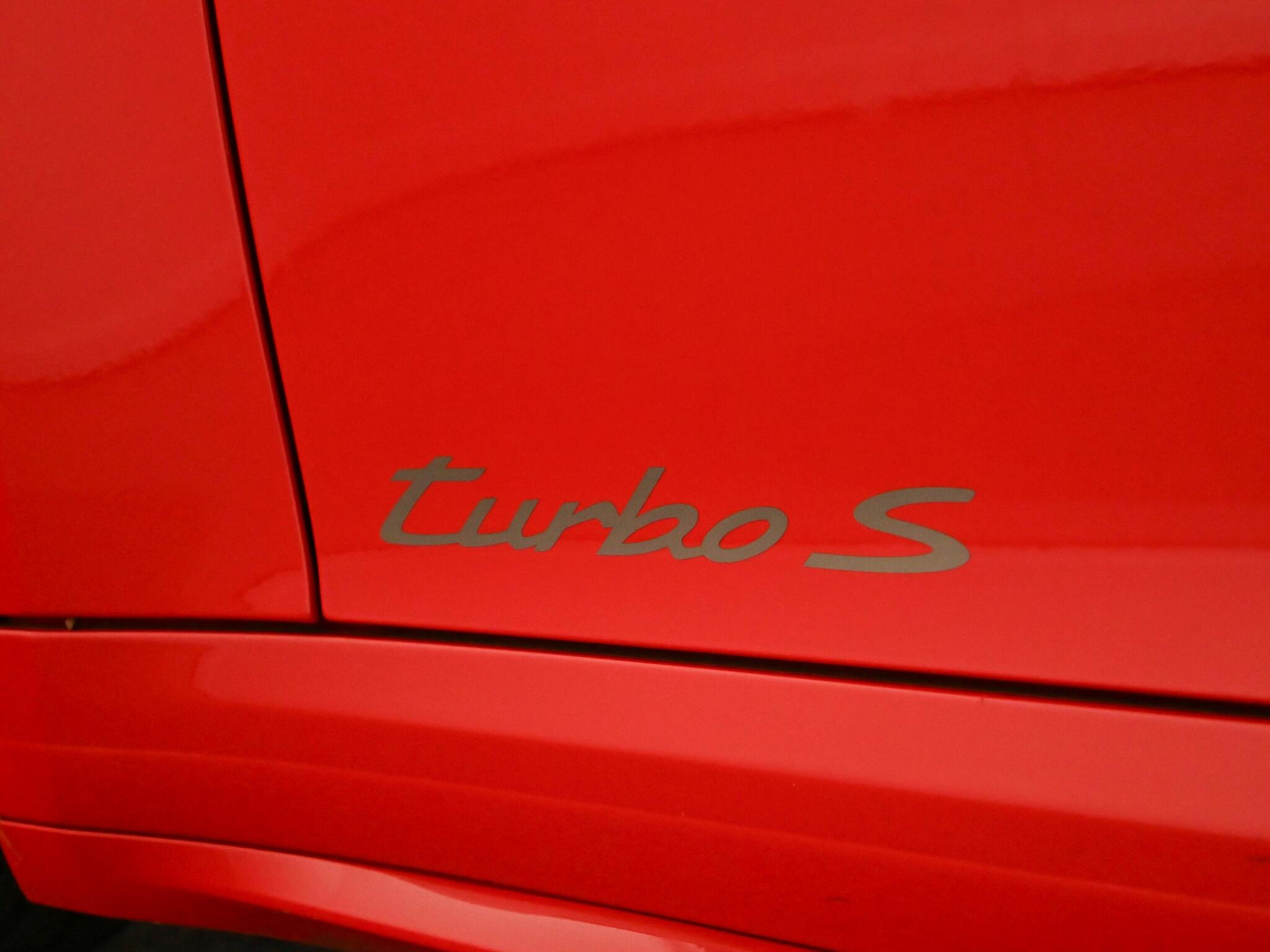 Porsche 911 view 9