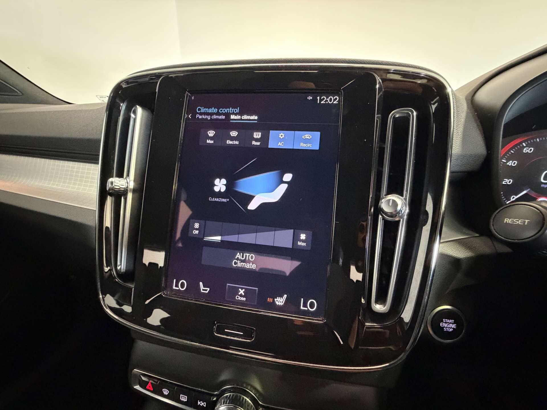 Volvo XC40 view 36