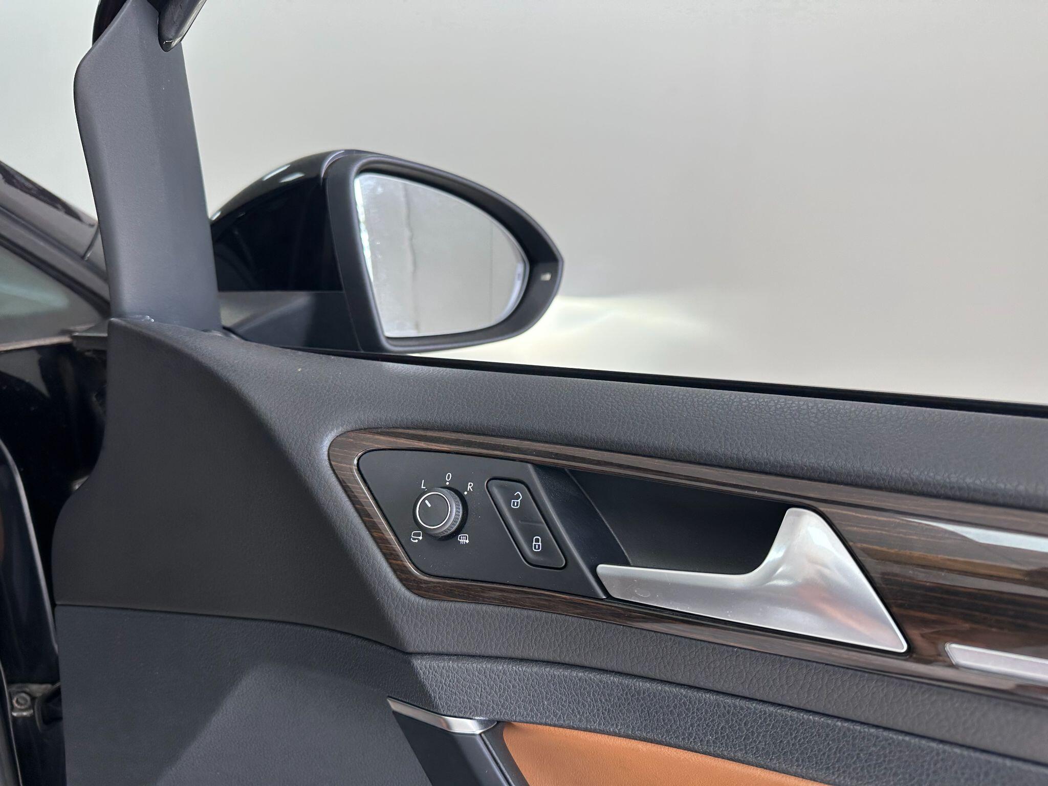 2015 Volkswagen Golf image 33