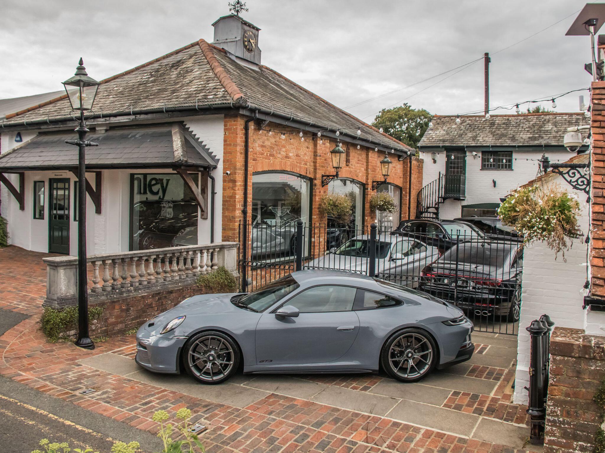 Porsche 911 view 12