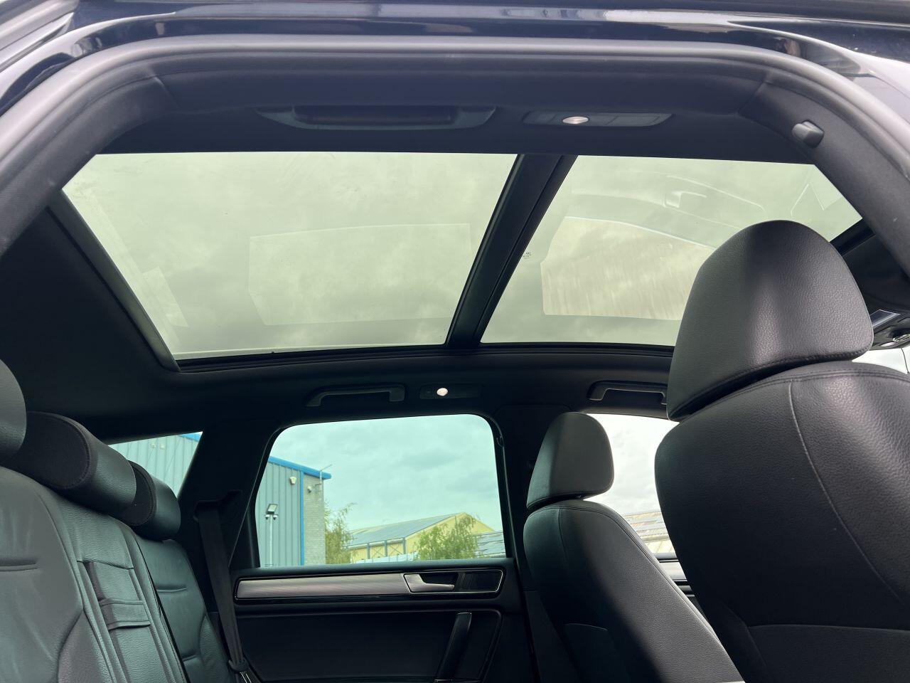 Volkswagen Touareg view 12