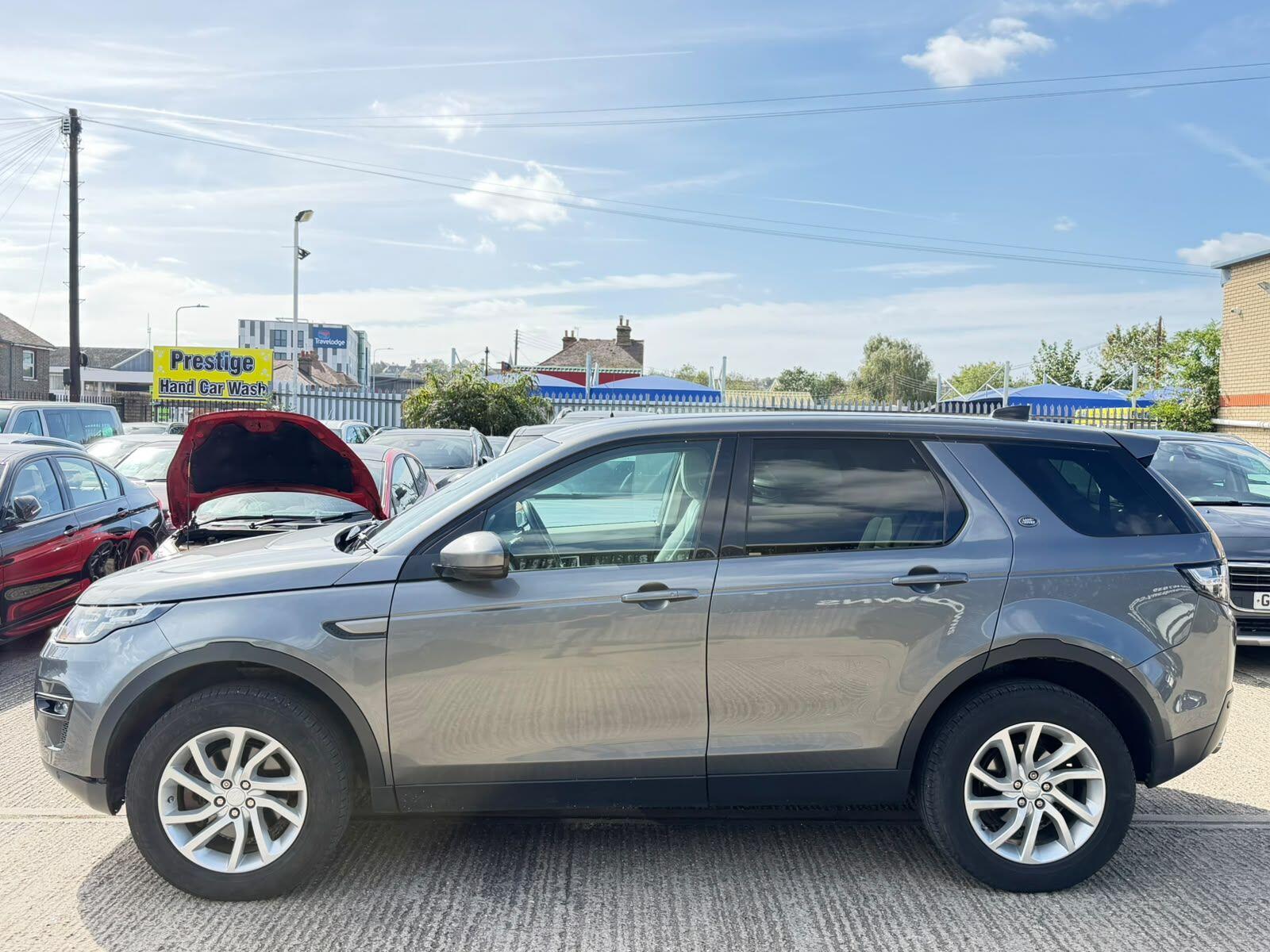 Land Rover Discovery Sport view 5