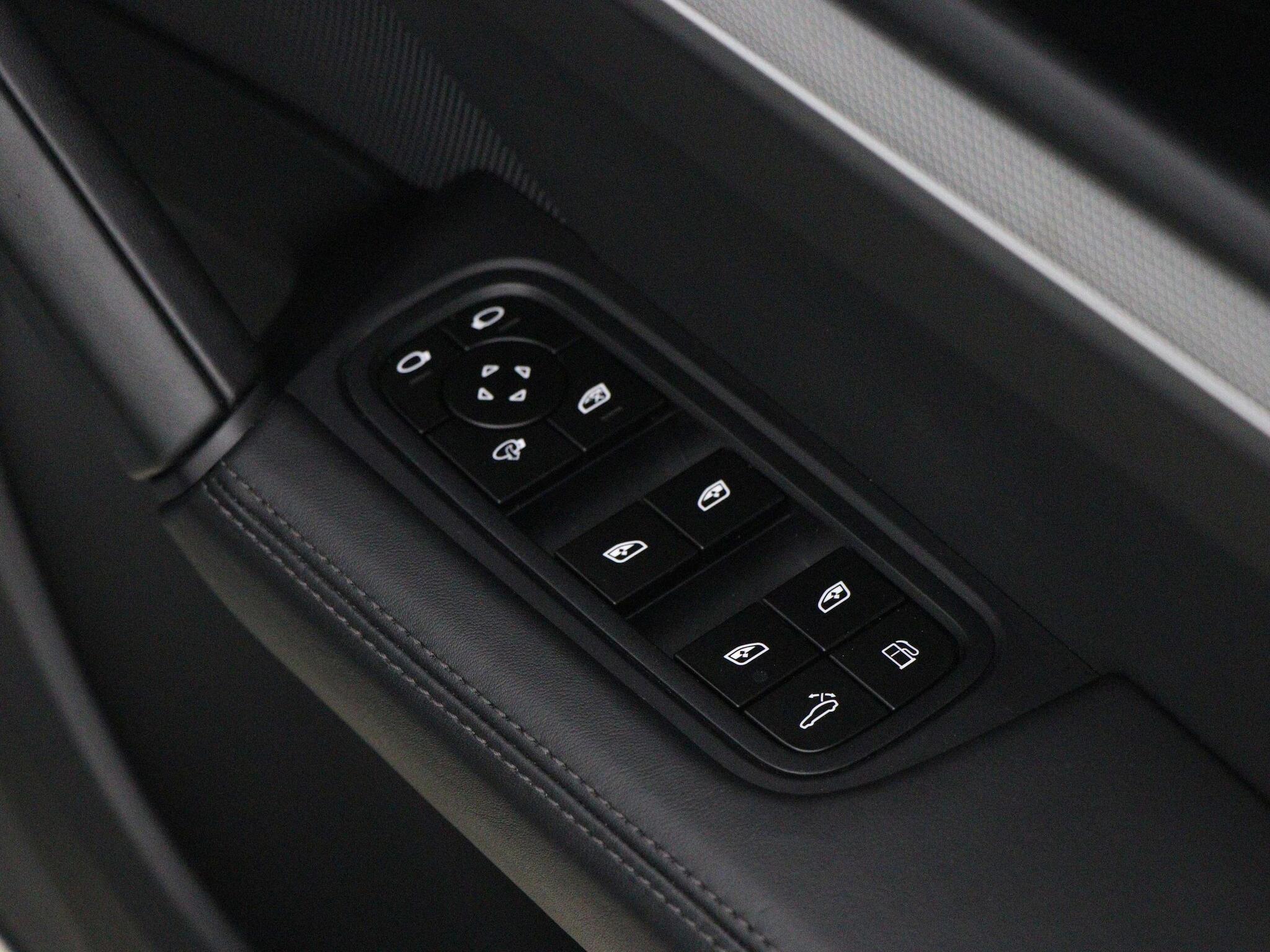 Porsche Cayenne view 36
