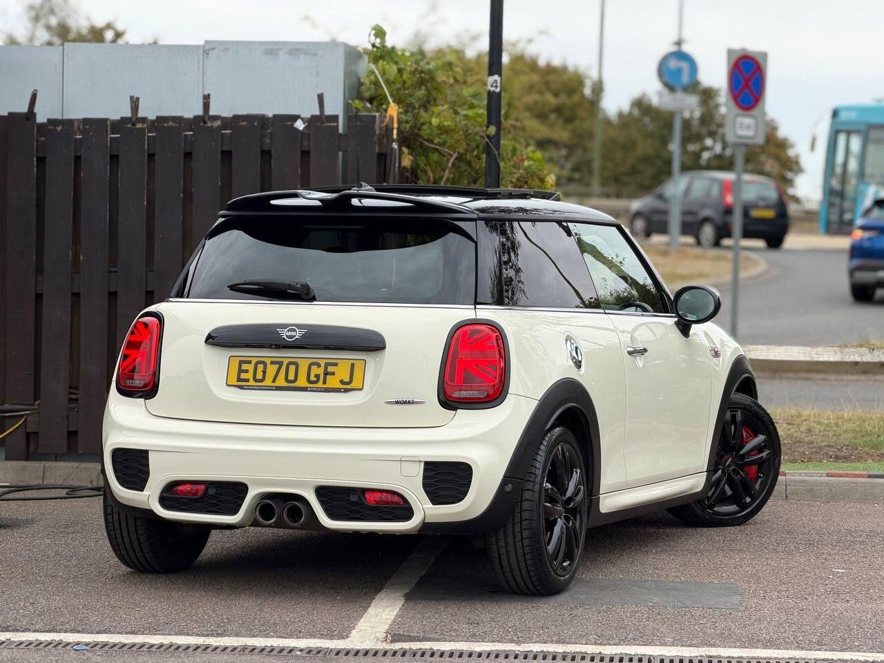 Mini Cooper view 40