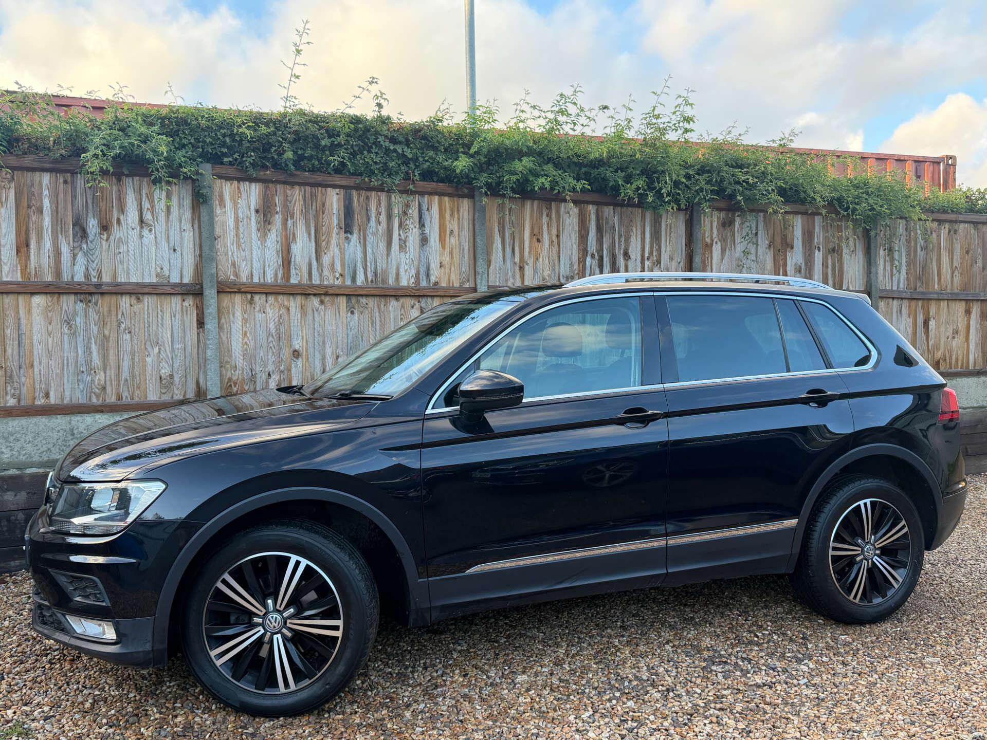 Volkswagen Tiguan view 5