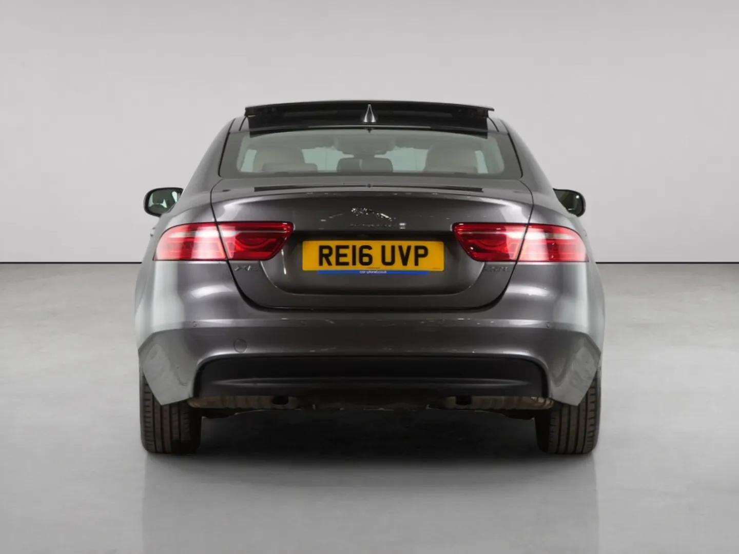 Jaguar Xe view 6