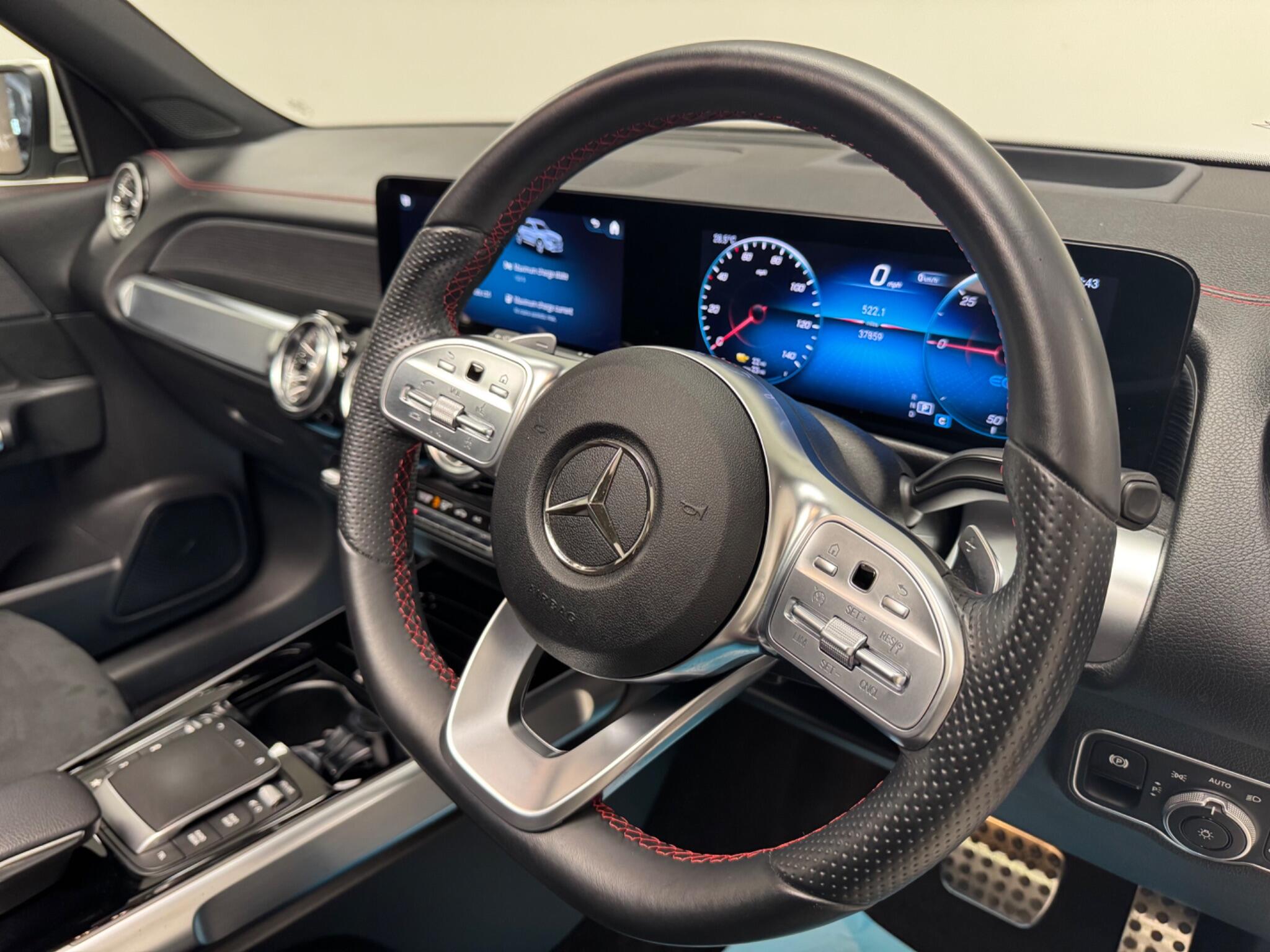 Mercedes-Benz Eqb view 26