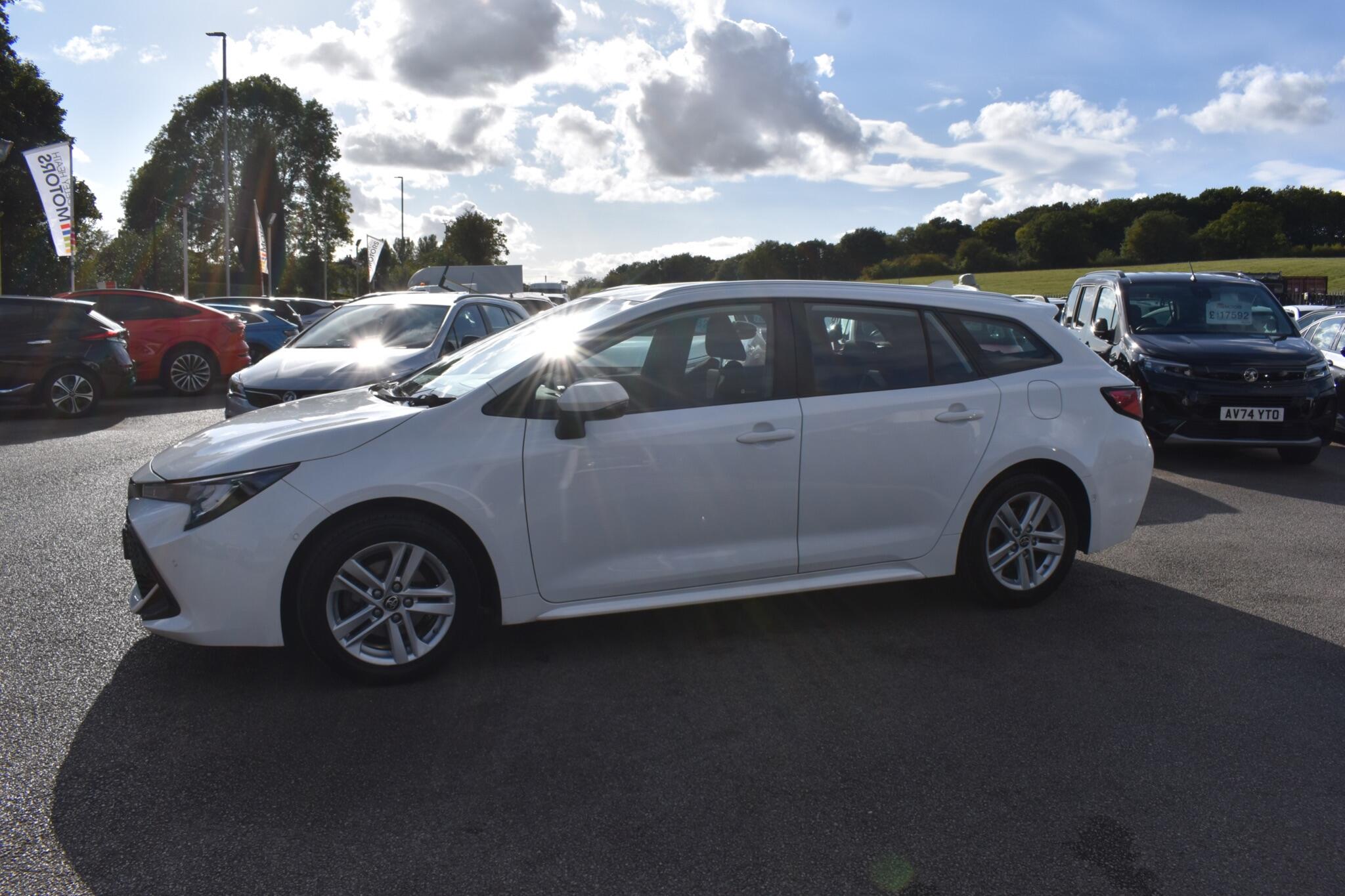 Corolla - 1.8 VVT-h Icon Tech Touring Sports CVT Euro 6 (s/s) 5dr - Image 5