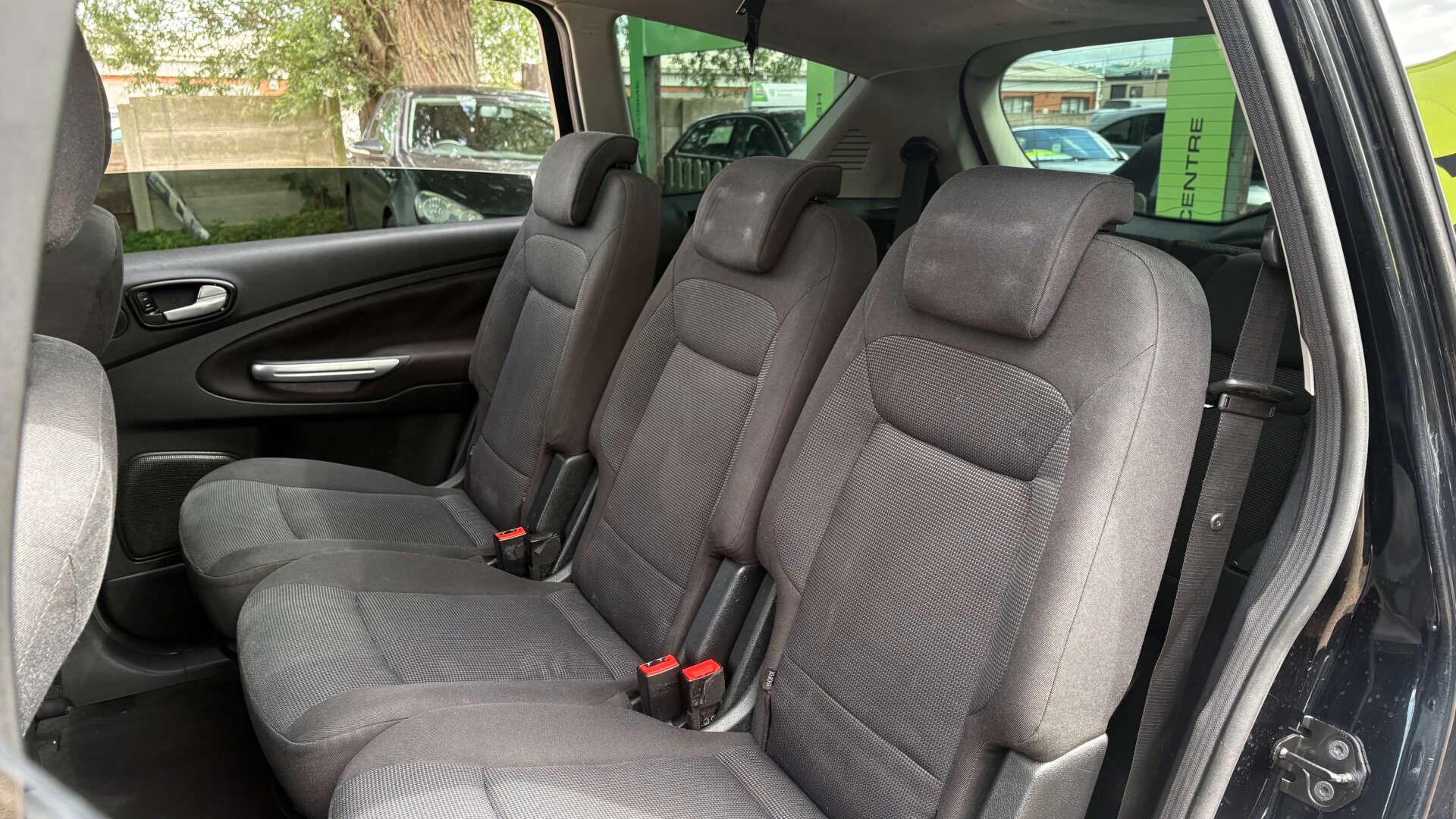 Ford S-Max view 13