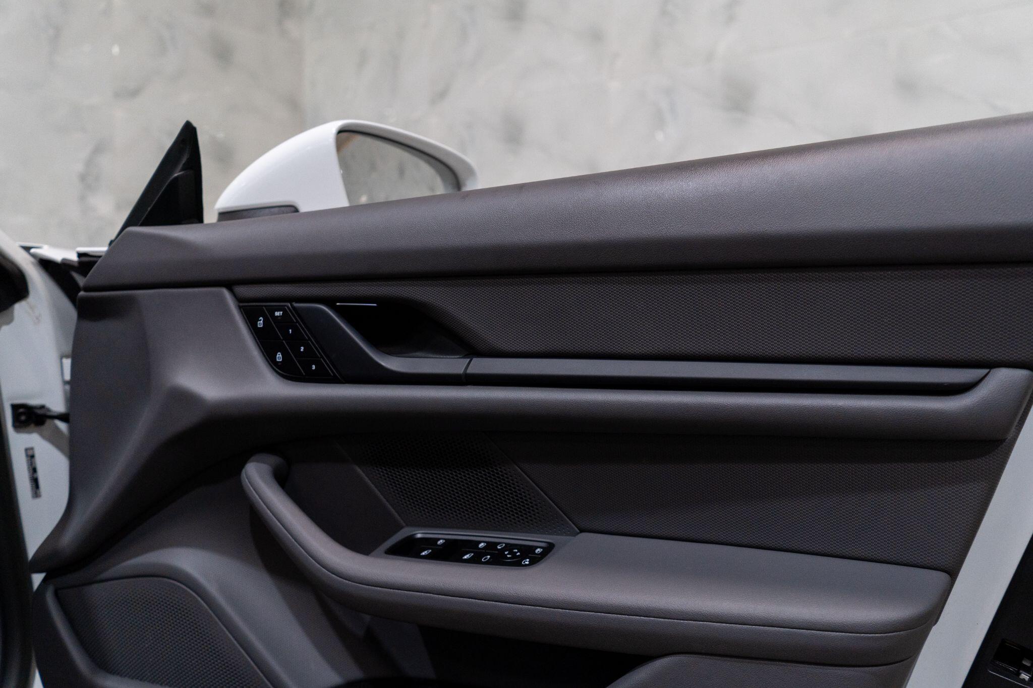 Porsche Taycan view 18