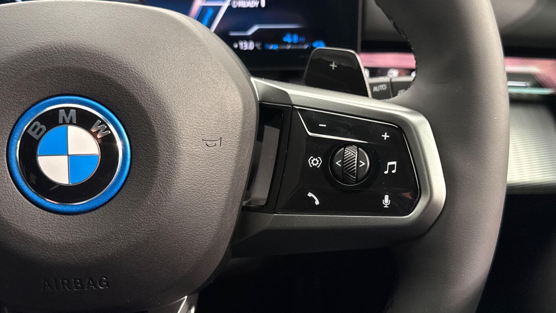 BMW 5 Series view 19