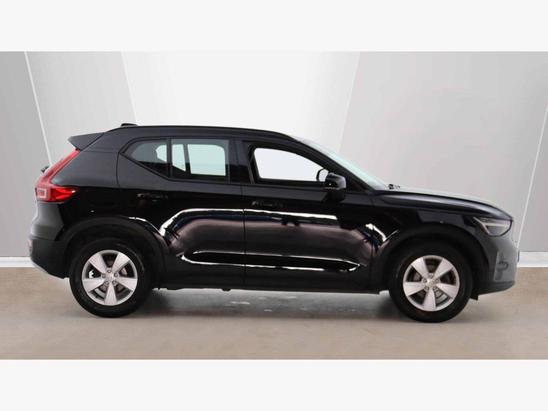 Volvo XC40 view 3