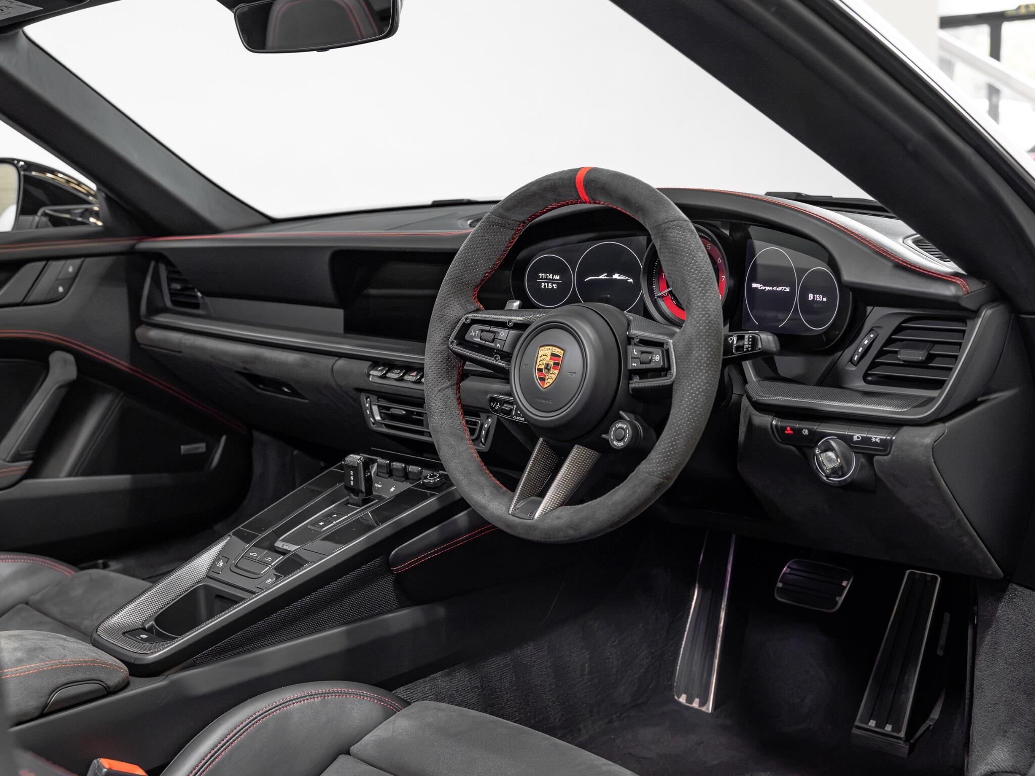 Porsche 911 view 15