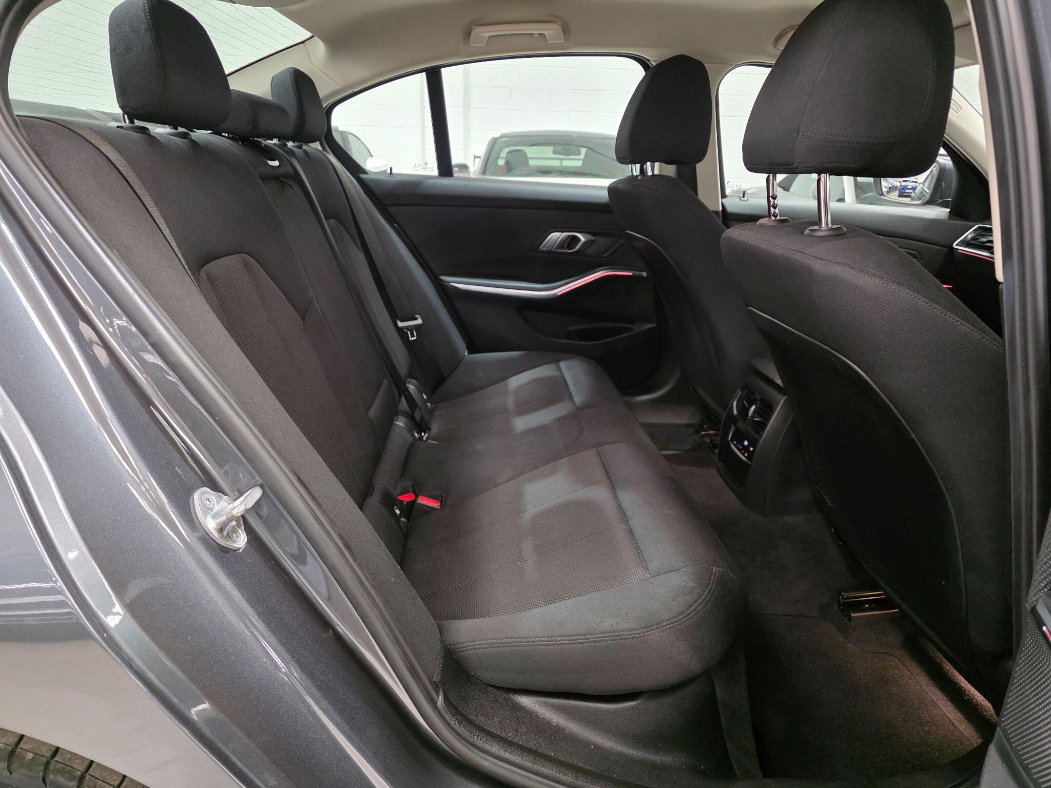 BMW 3 Series view 25