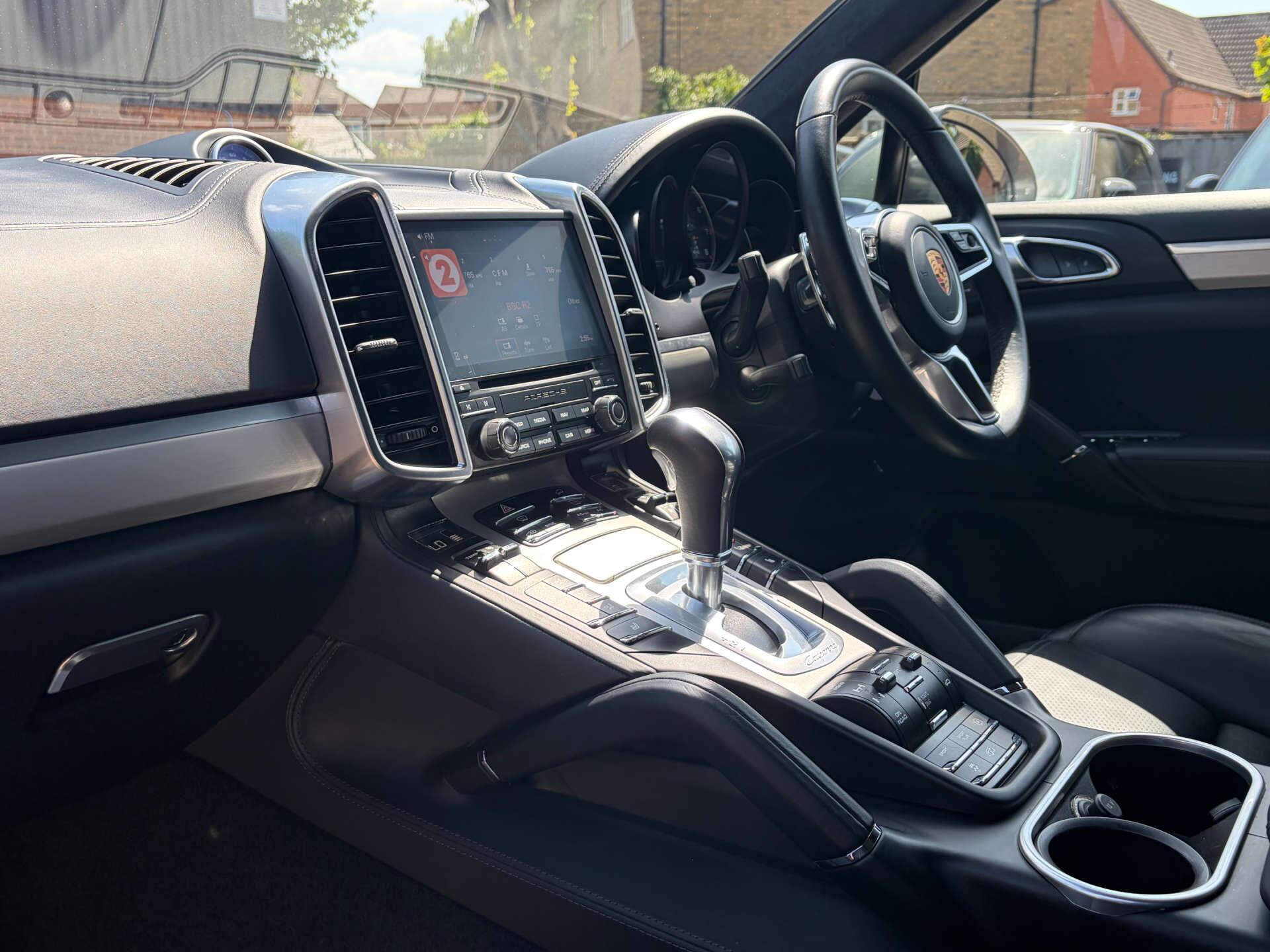 Porsche Cayenne view 26