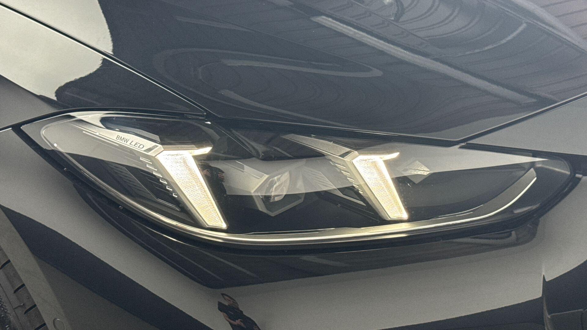 BMW i4 view 22