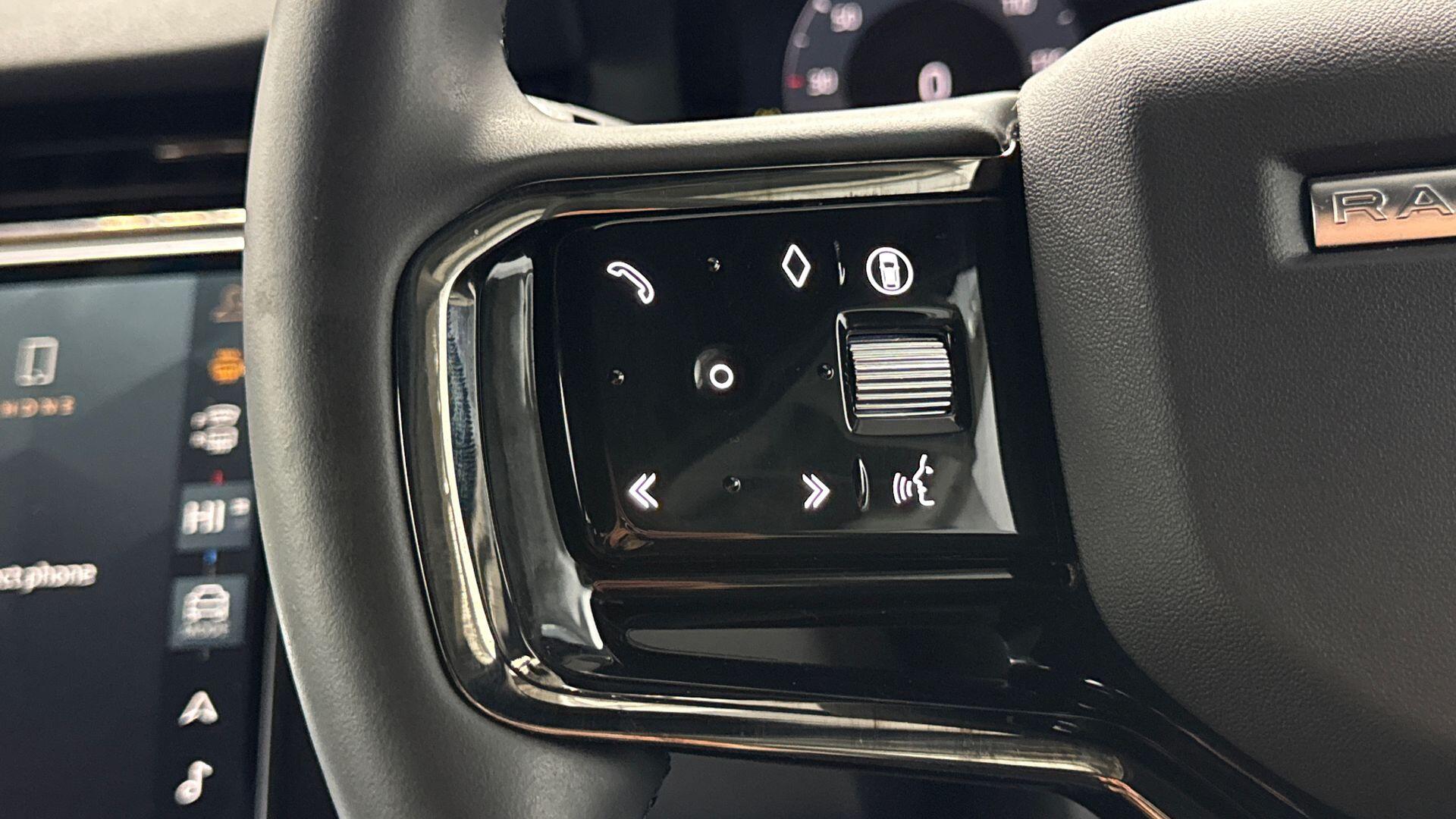 Land Rover Range Rover Evoque view 24