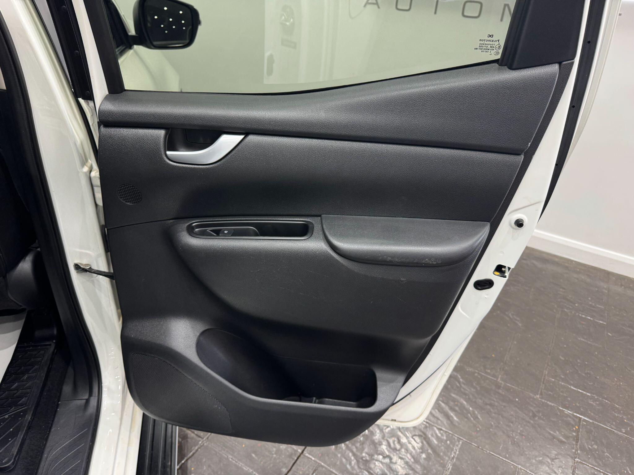 Mercedes-Benz X-Class view 50