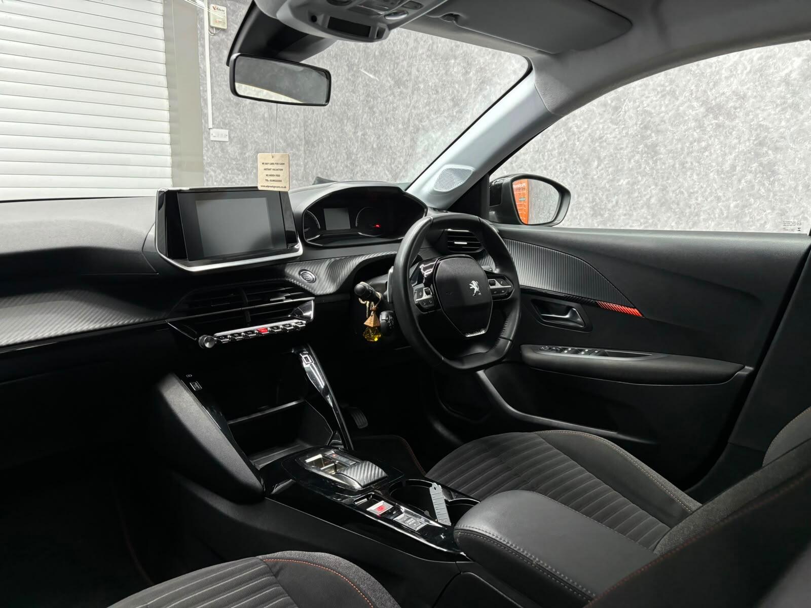Peugeot 208 view 6