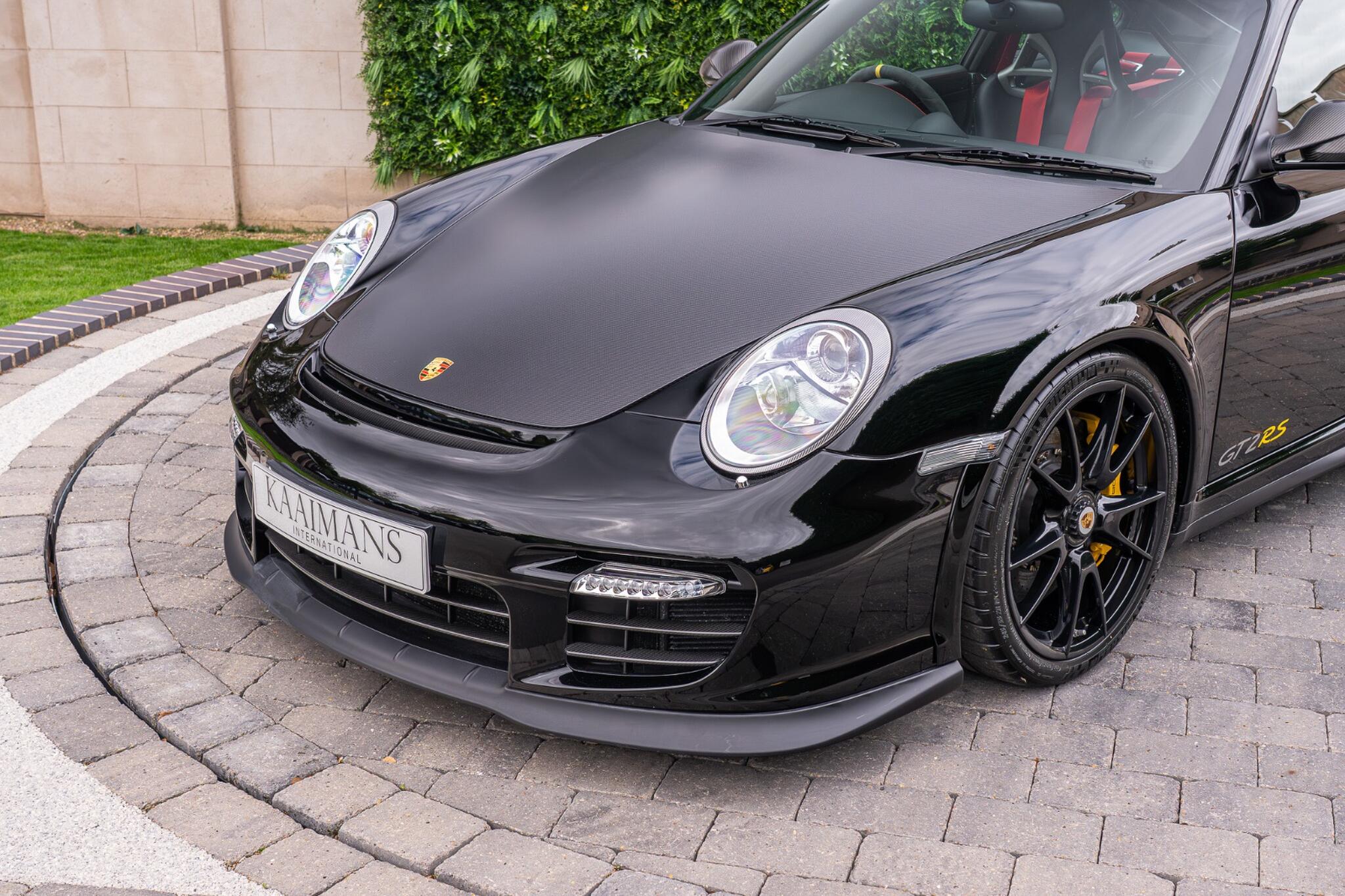 Porsche 911 view 45