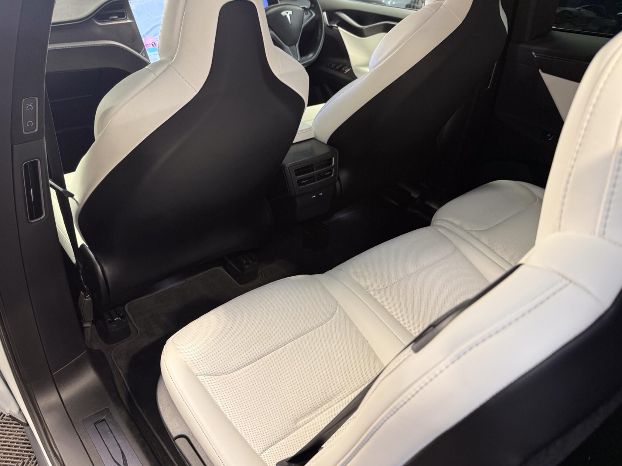 Tesla Model X view 18