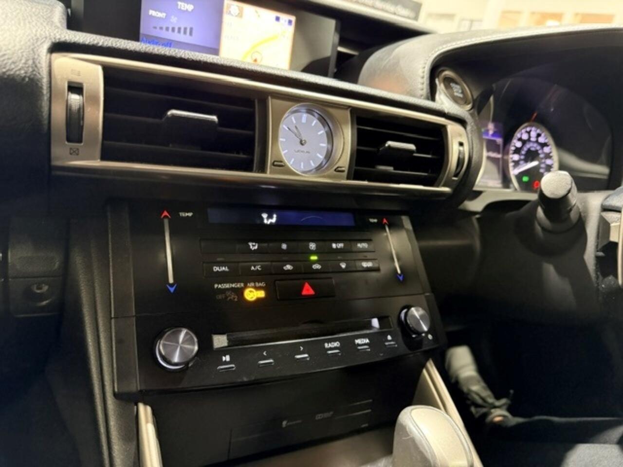 Lexus IS view 30