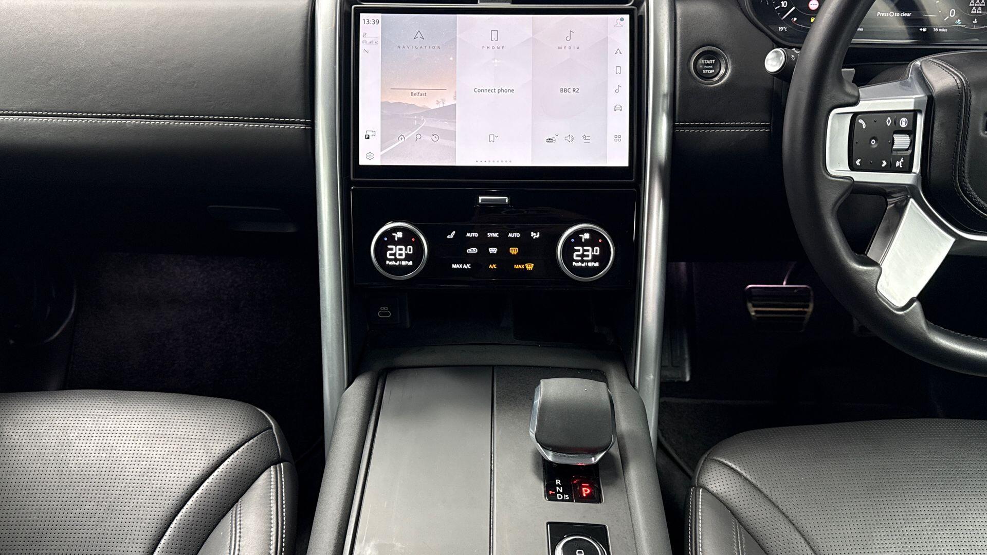 Land Rover Discovery view 14