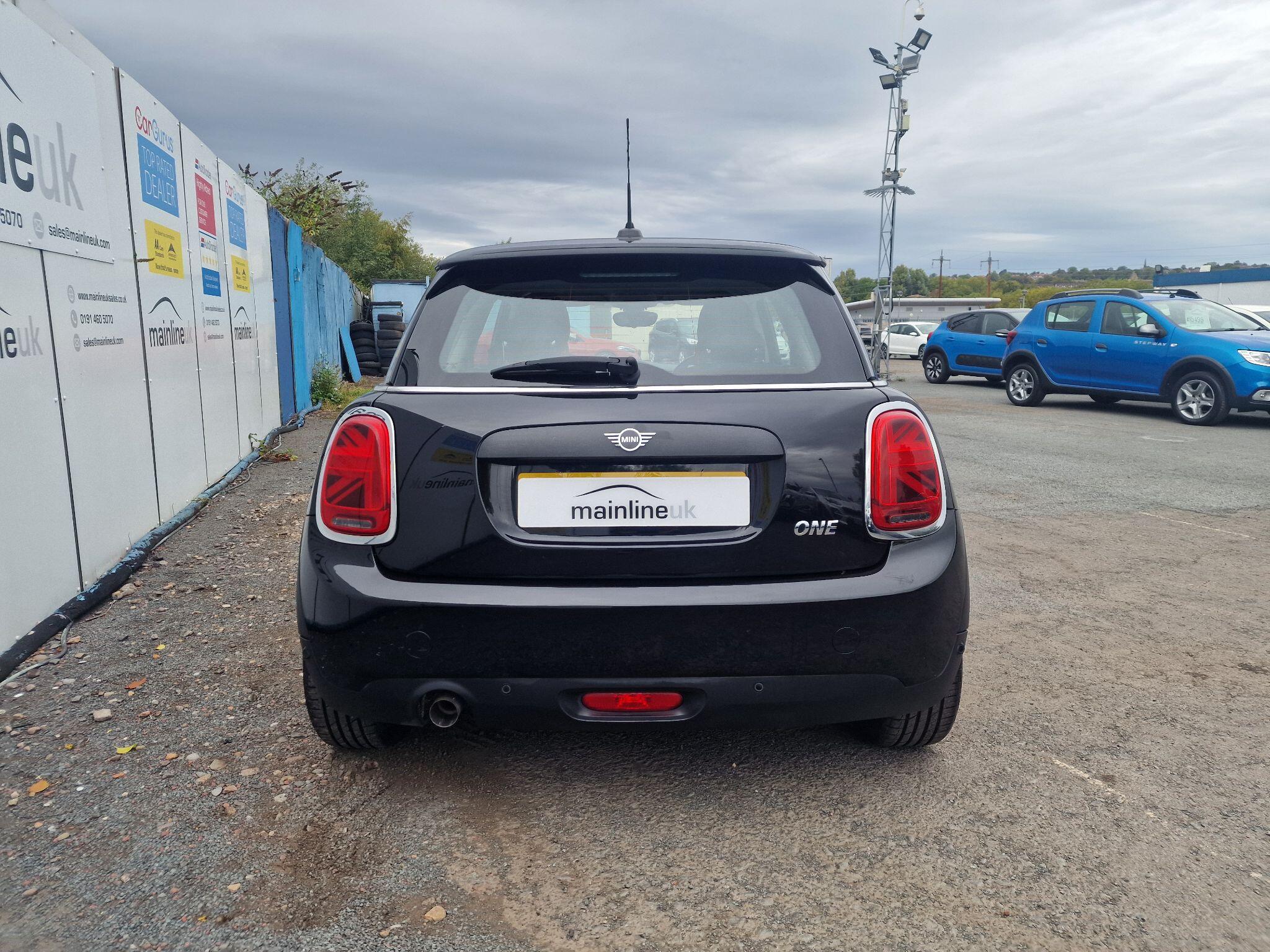 Mini Hatch view 19