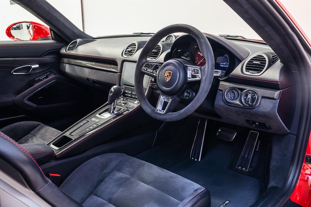 Porsche Cayman view 8