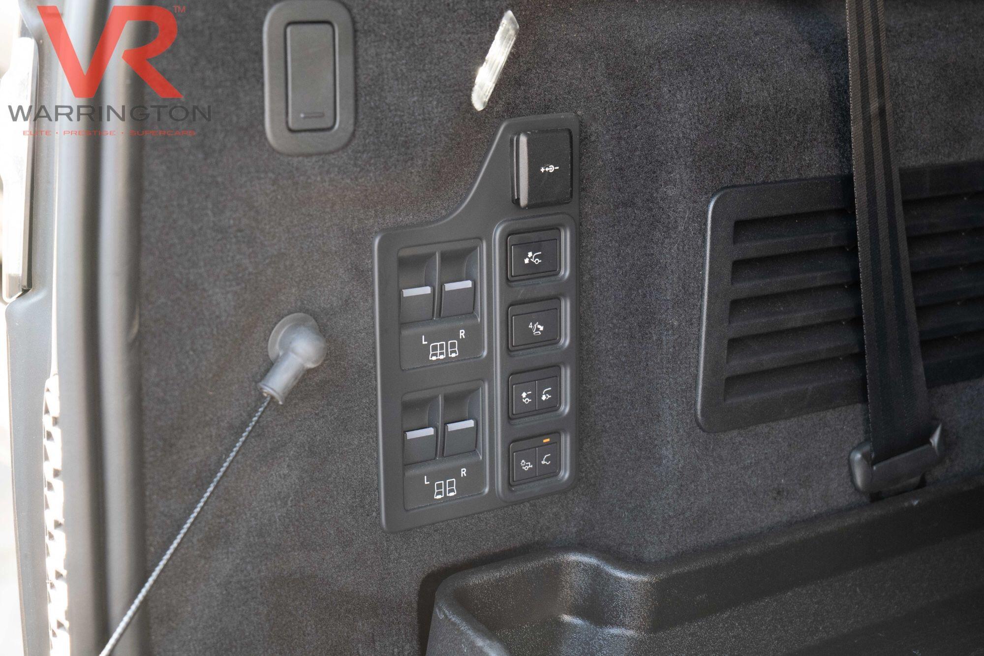 Land Rover Discovery 3 view 16