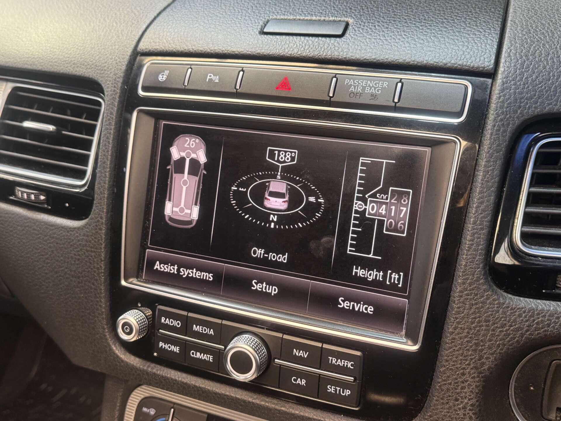 Volkswagen Touareg view 52