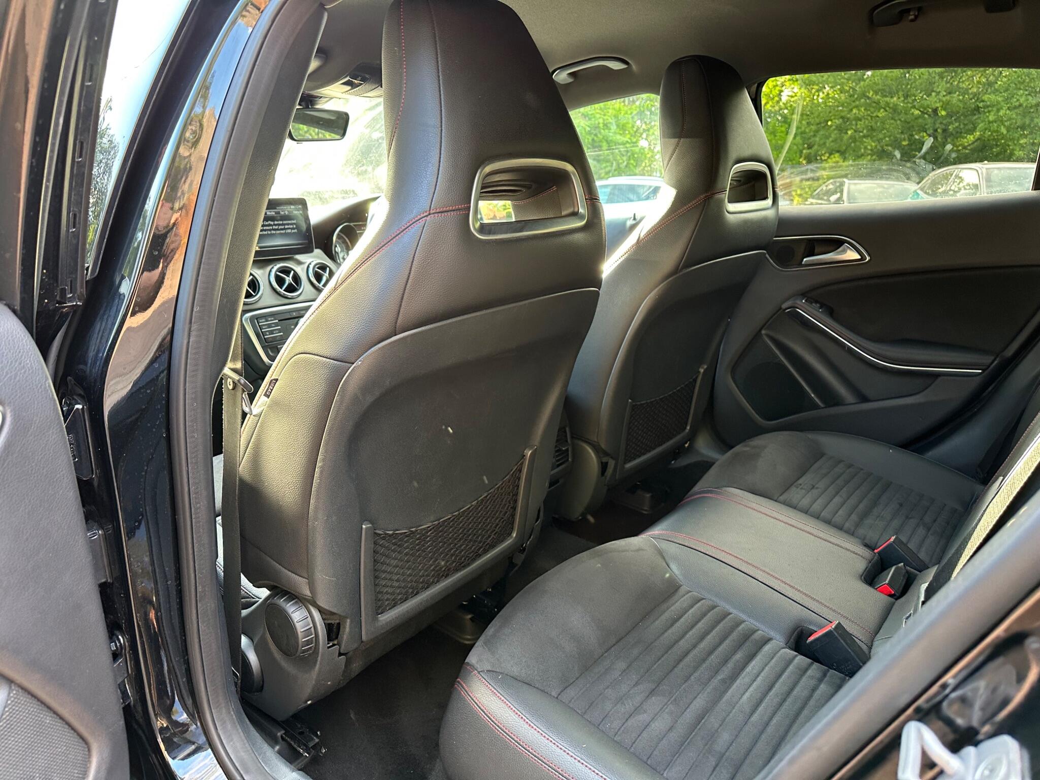 Mercedes-Benz Gla view 15