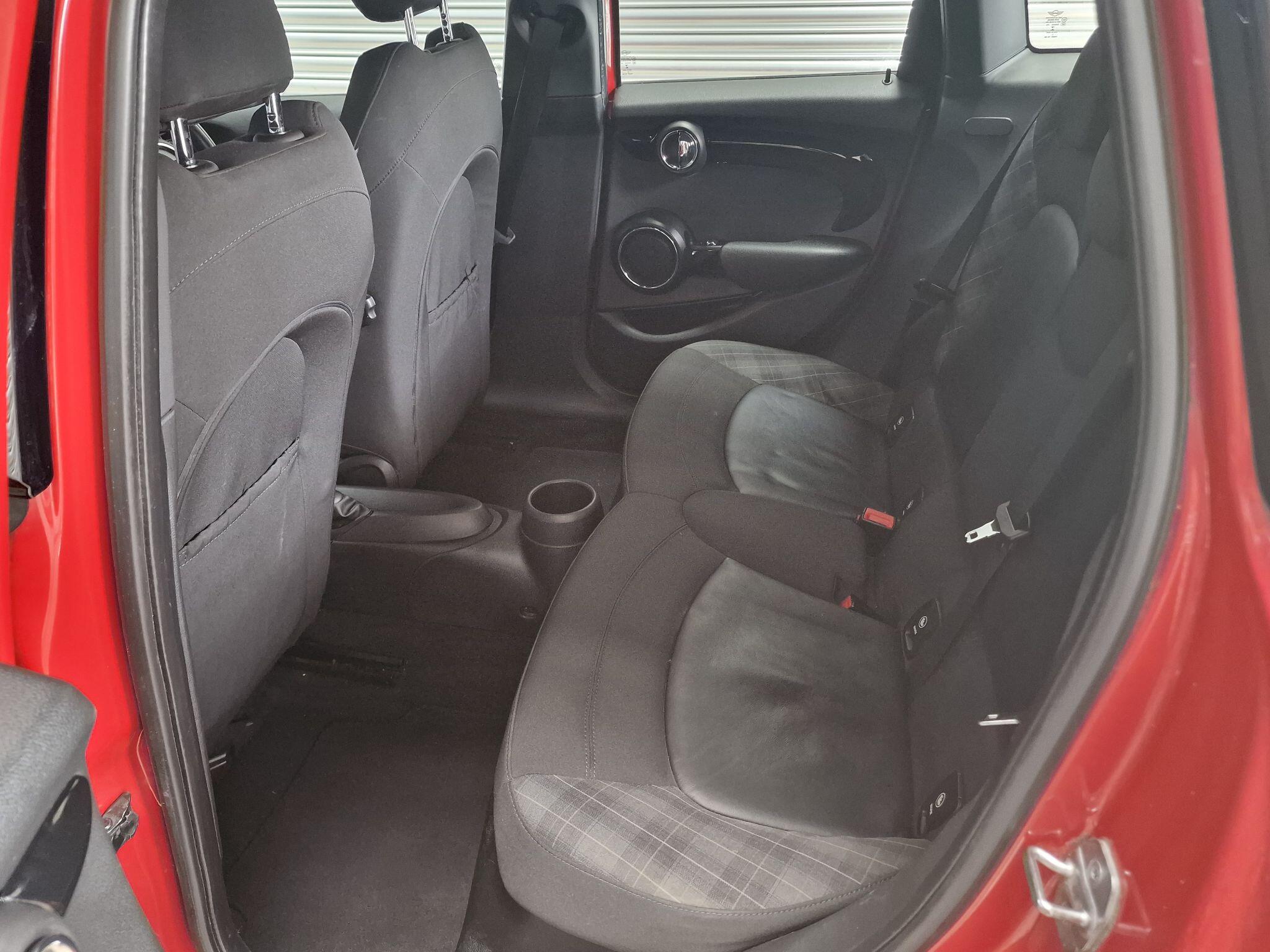 2015 MINI Hatch image 11
