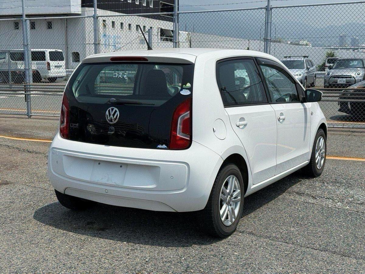 Volkswagen Up! view 4