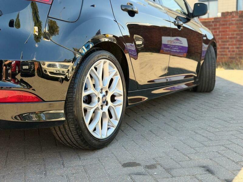 Ford Focus view 22